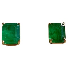 6,5 Karat natürlicher Smaragd im Smaragdschliff Ohrstecker Post-Ohrringe 14 Karat Gelbgold