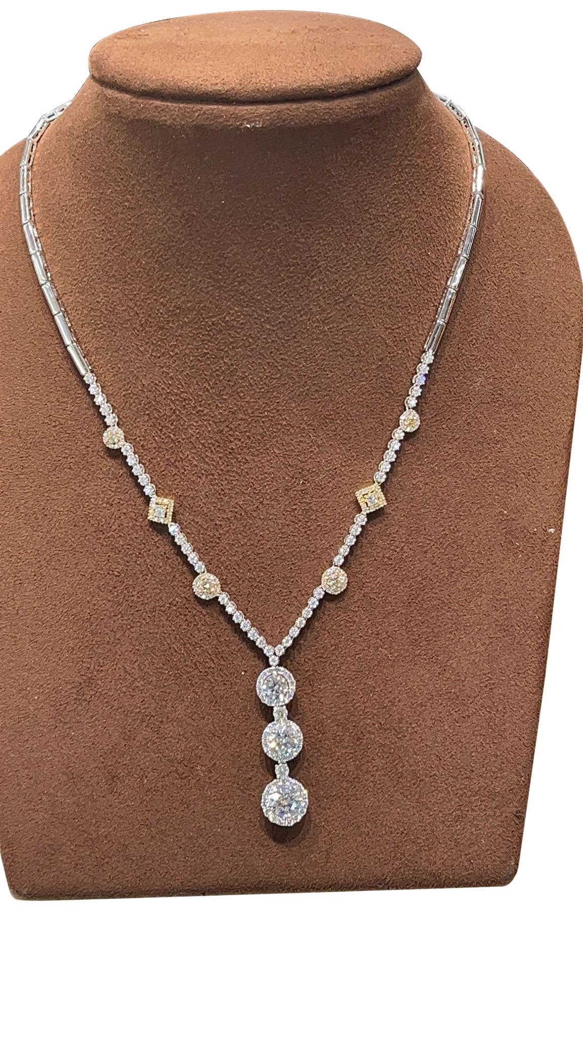 Donna 6,5 carati di diamanti naturali a taglio rotondo in oro bianco 18 carati - Collana con ciondolo squisito in vendita
