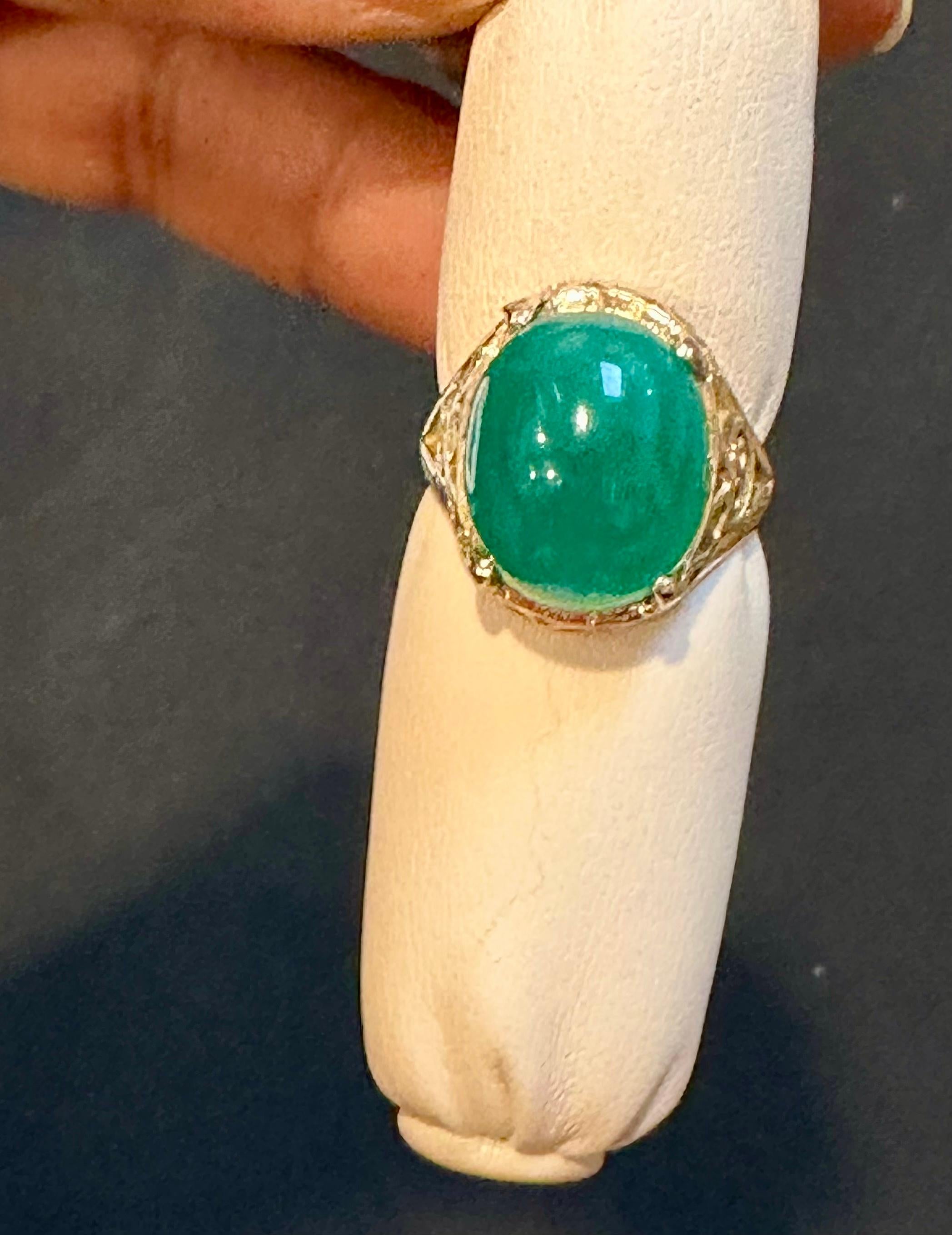 6.5 Carat Oval Emerald Cabochon 14 Karat Yellow Gold Cocktail Ring Vintage For Sale 7
