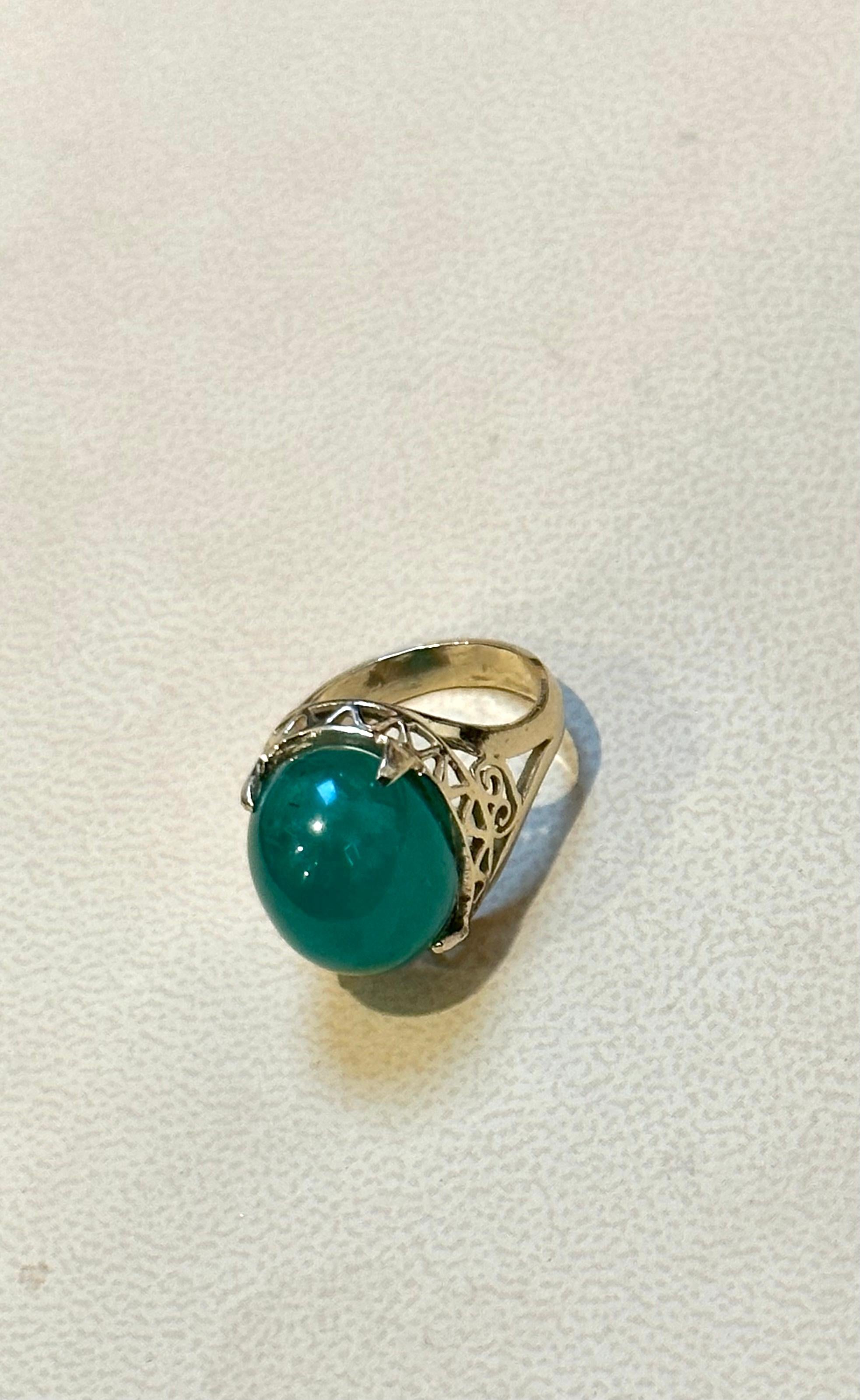 6.5 Carat Oval Emerald Cabochon 14 Karat Yellow Gold Cocktail Ring Vintage For Sale 3