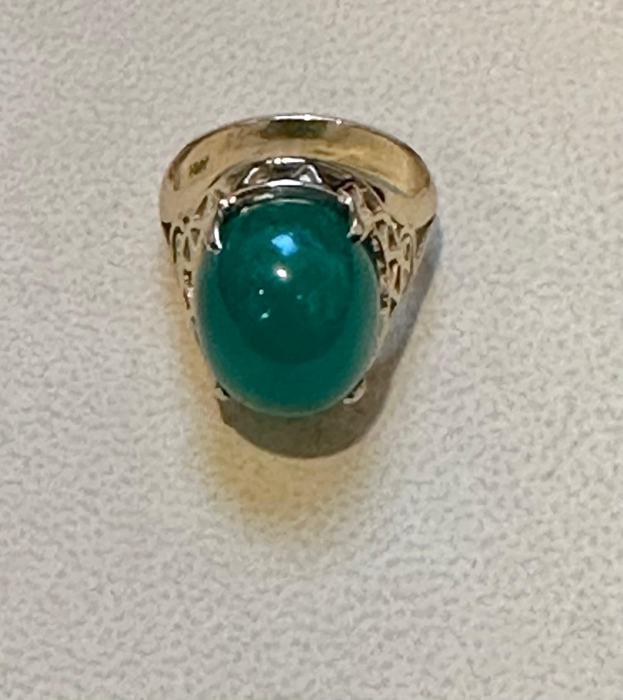 6.5 Carat Oval Emerald Cabochon 14 Karat Yellow Gold Cocktail Ring Vintage For Sale 5