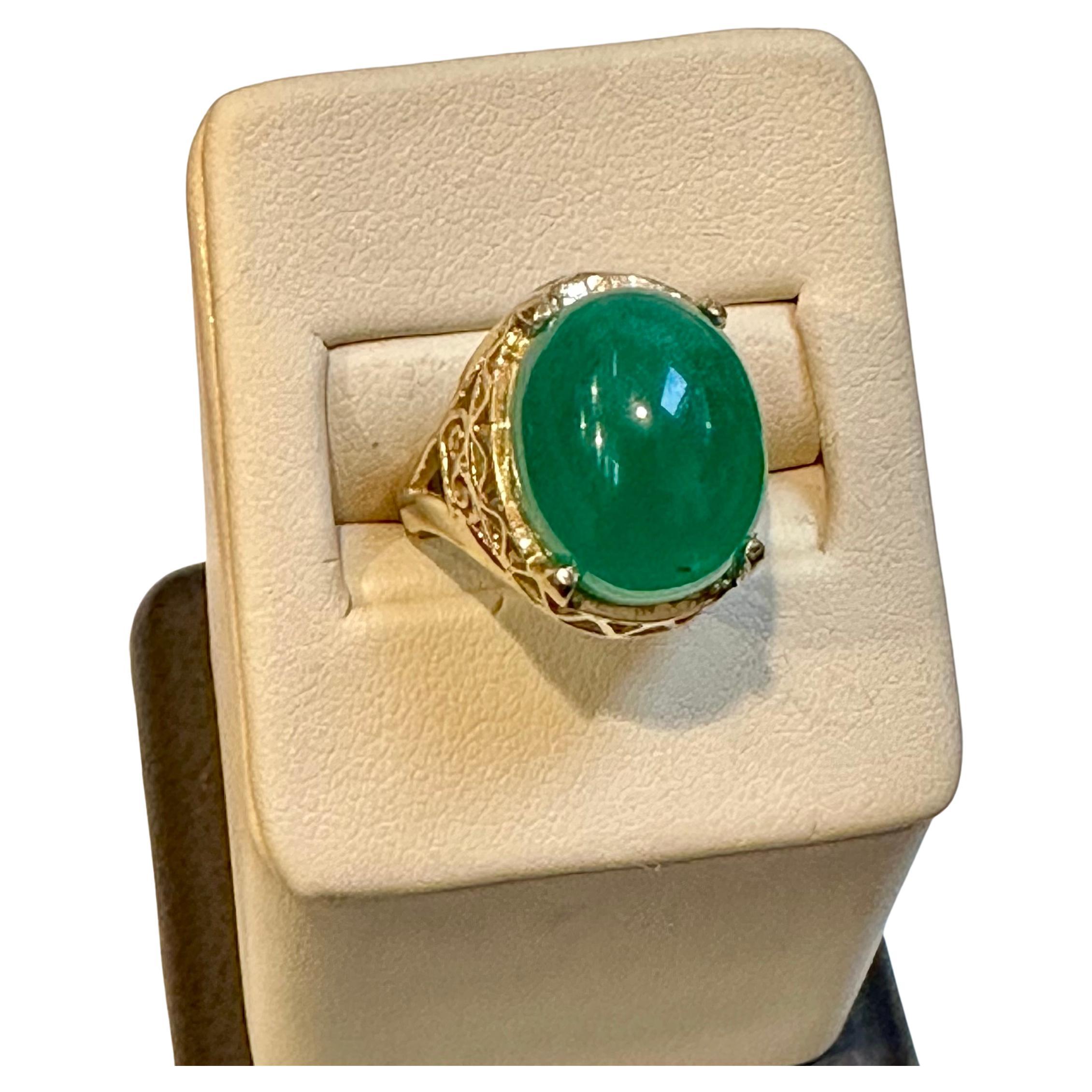 Bague cocktail vintage en or jaune 14 carats avec cabochon d'émeraude ovale de 6,5 carats