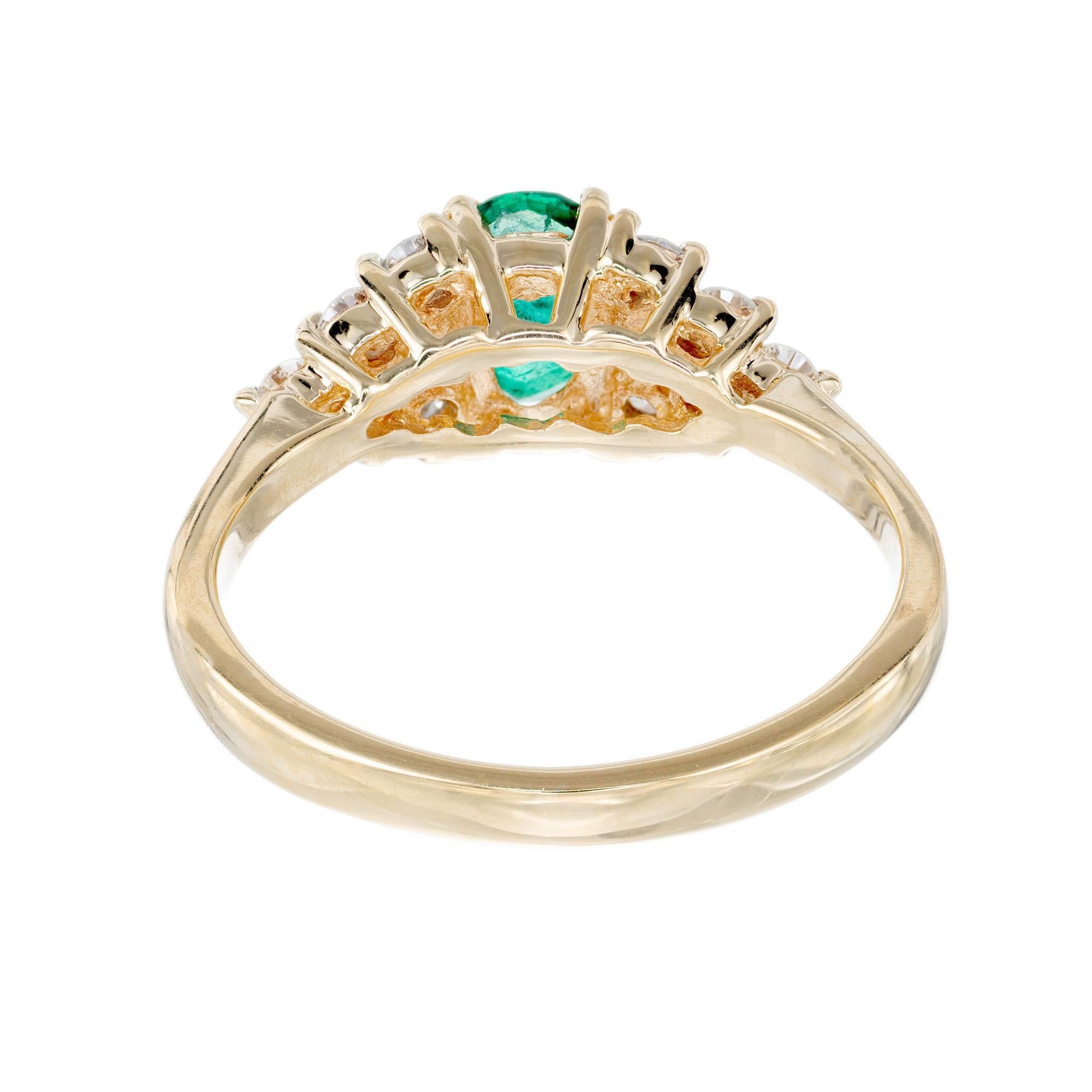 65 Karat Oval Smaragd-Diamant-Gold-Cluster-Verlobungsring Damen im Angebot