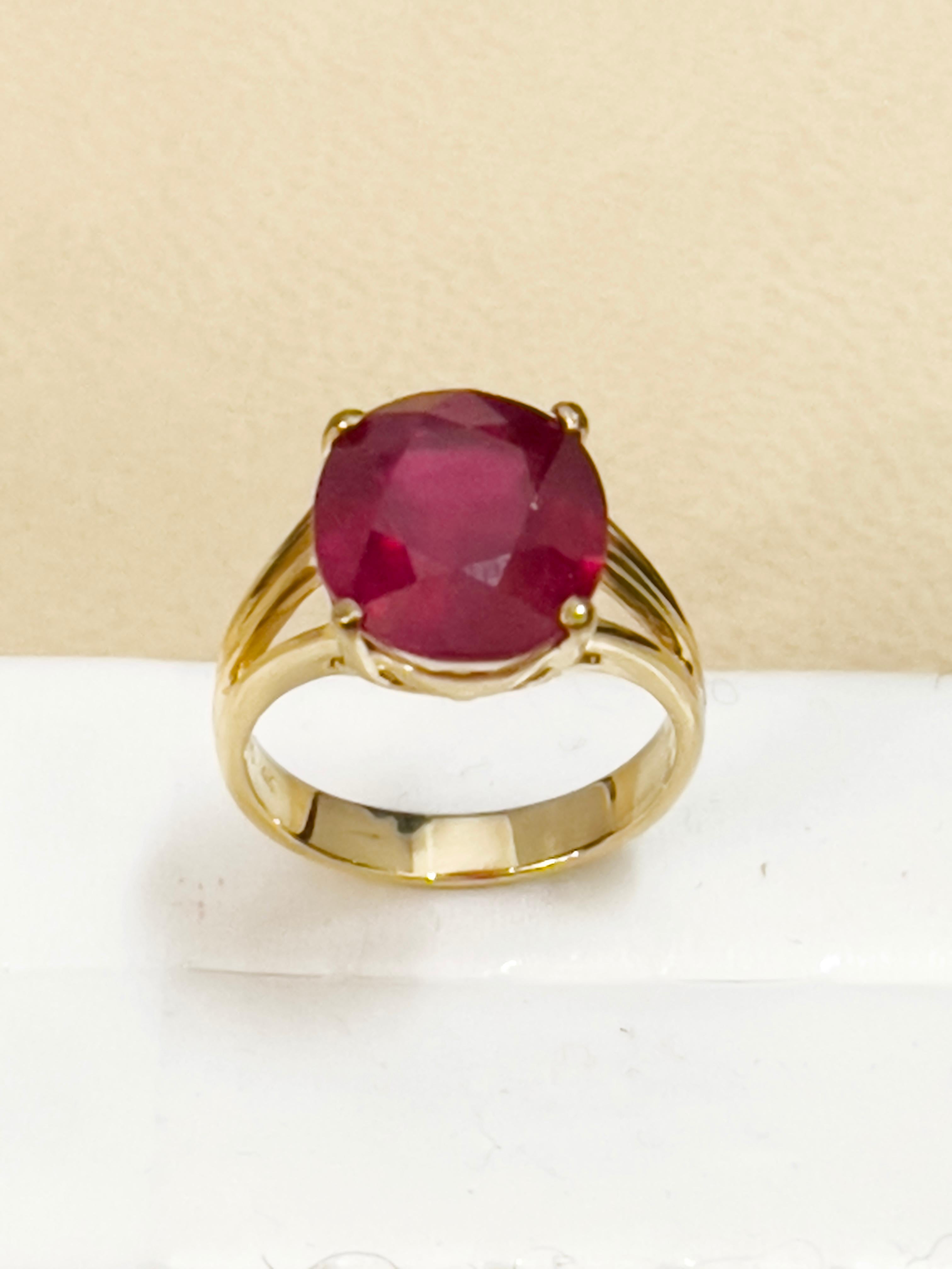 6.5 Carat Oval Shape Treated Ruby 14 Karat Yellow Gold Ring In Excellent Condition In New York, NY
