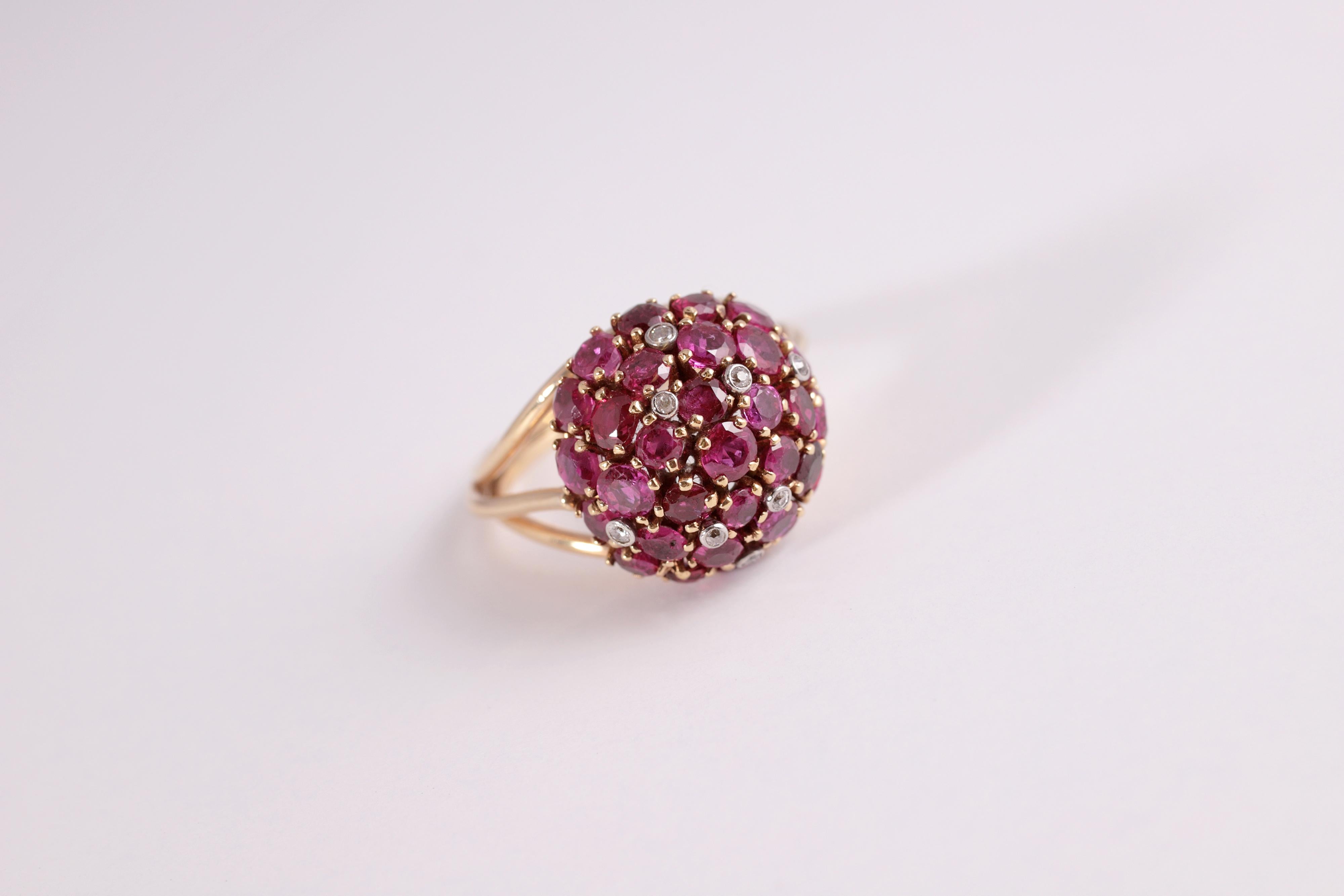Round Cut 6.5 Carat Ruby and Diamond Ring For Sale
