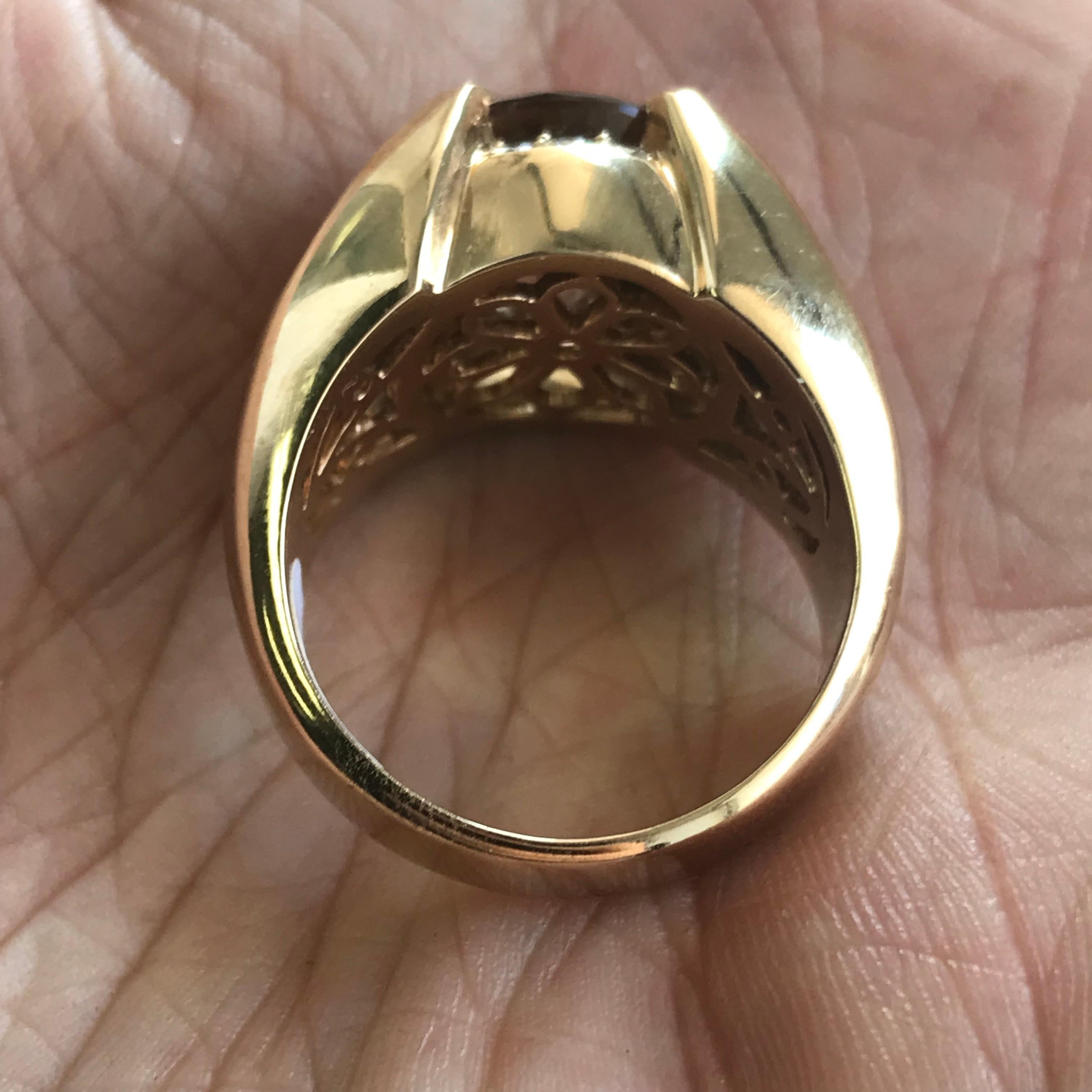 Moderno Anello da uomo con topazio rotondo e diamanti da 6,5 carati TW circa, Ben Dannie in vendita