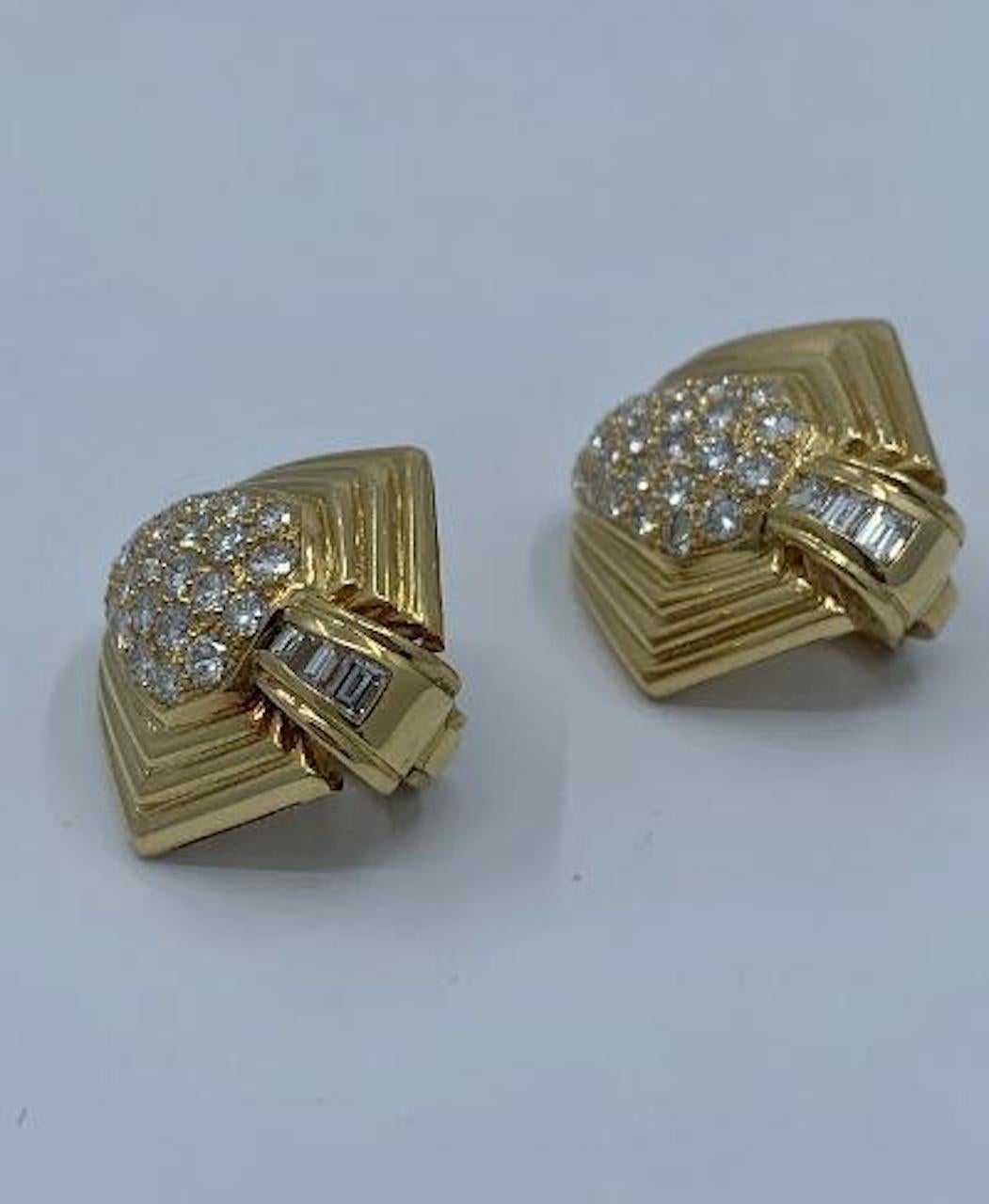 Art Deco Style 6.5 Carat VVS1 F Color Diamond Earrings in 18 Karat Yellow Gold For Sale 6