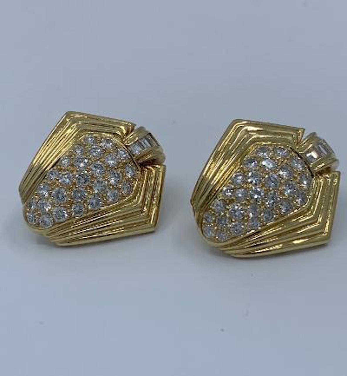 Taille ronde Boucles d'oreilles de style Art déco en or jaune 18 carats avec diamants de 6,5 carats de couleur F VVS1 en vente