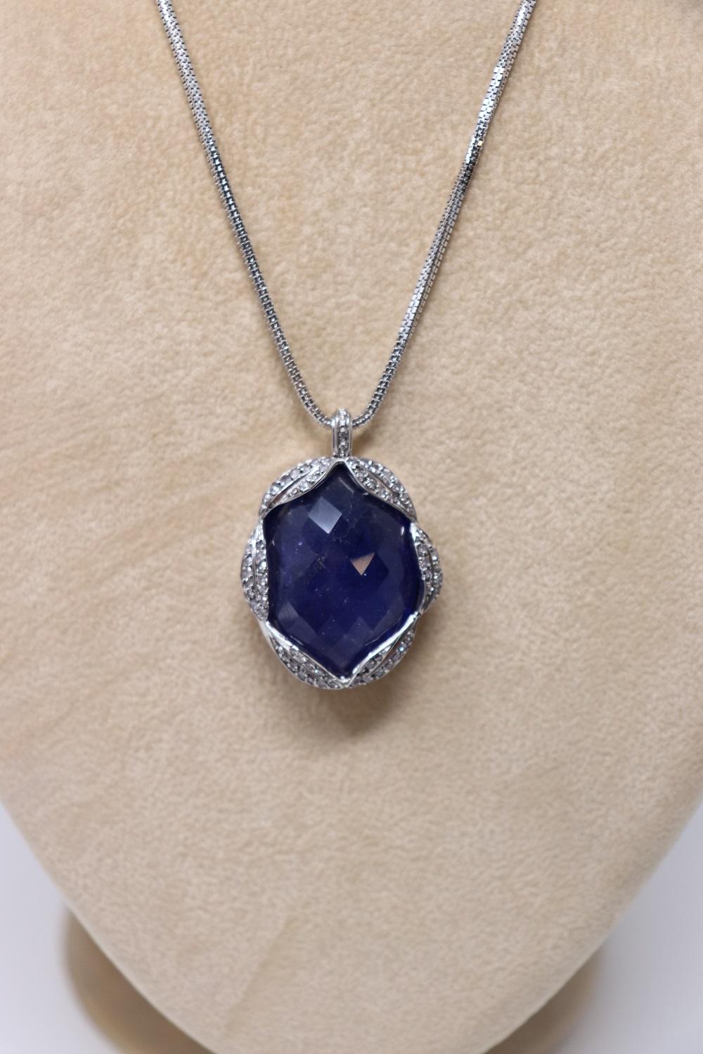 65 Ct Tanzanite and Diamond Pendant Necklace in 18 Kt White Gold In Excellent Condition For Sale In Bosco Marengo, IT