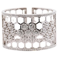 Bracelet jonc en or blanc 18 carats à motif nid d'abeille avec diamants taille ronde de 6,5 carats