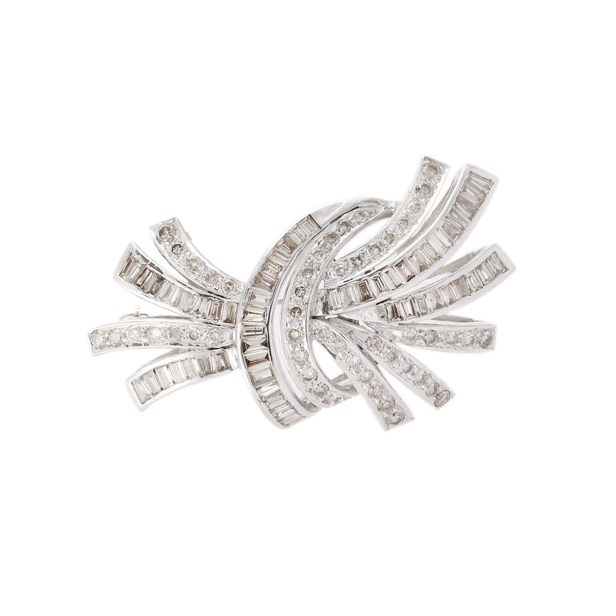 6.5 CTW Fine Diamond Bow Brooch Cadeau unisexe pour fiançailles en or blanc 18k Neuf - En vente à New York, NY