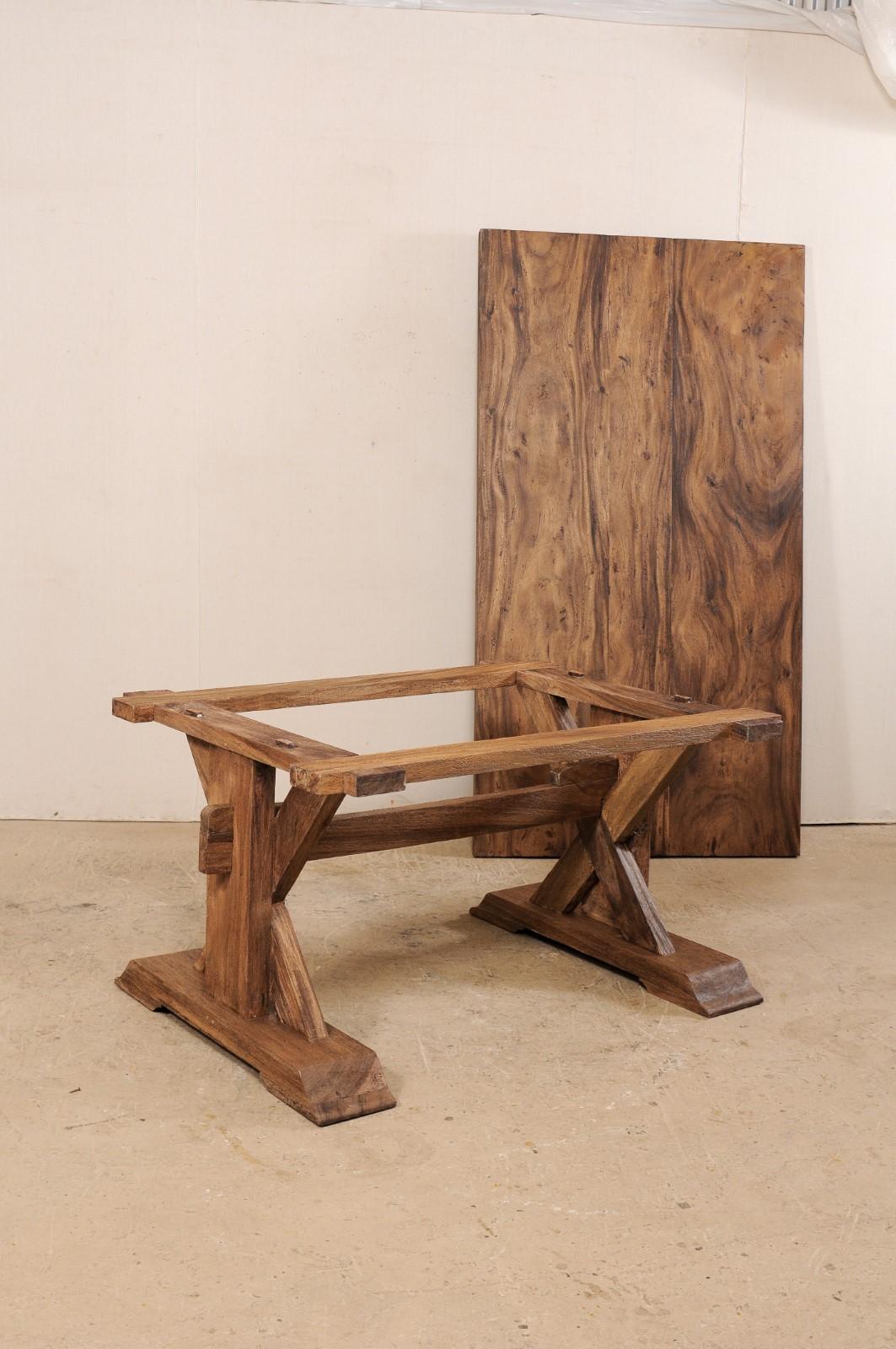 Table à tréteaux en bois de feuillus encadrée en X en vente 4
