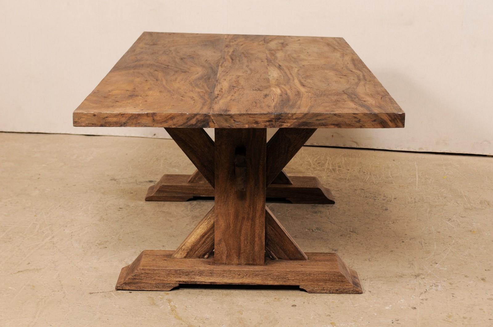 20ième siècle Table à tréteaux en bois de feuillus encadrée en X en vente