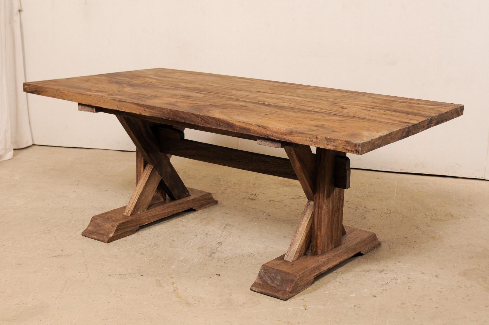 Table à tréteaux en bois de feuillus encadrée en X en vente 1