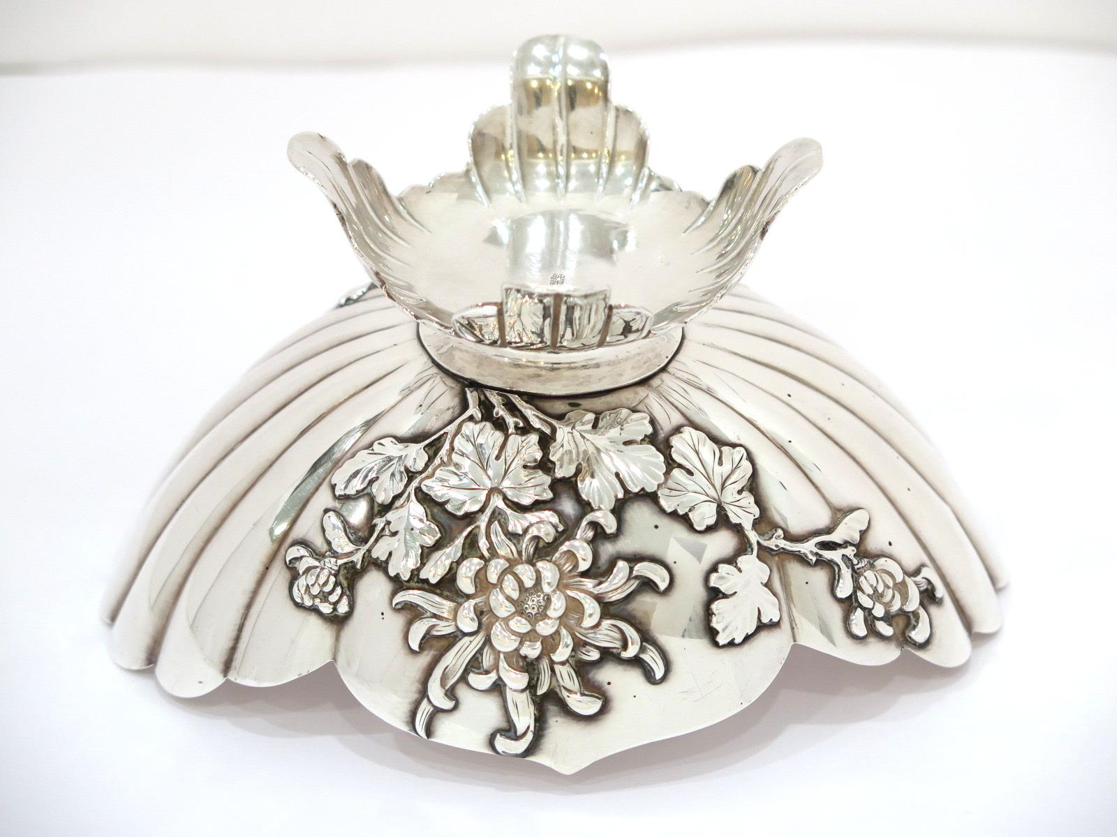 Sterling Silver Antique Japanese Chrysanthemum Footed Candy Nut Dish In Good Condition In Brooklyn, NY
