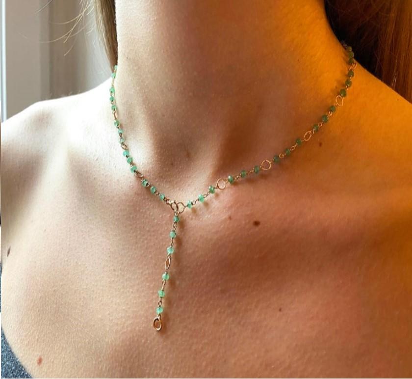 Romantic Dainty Necklace 6.5 Karat Emeralds 18 Karat Gold Twisted Links Chain Beaded  For Sale