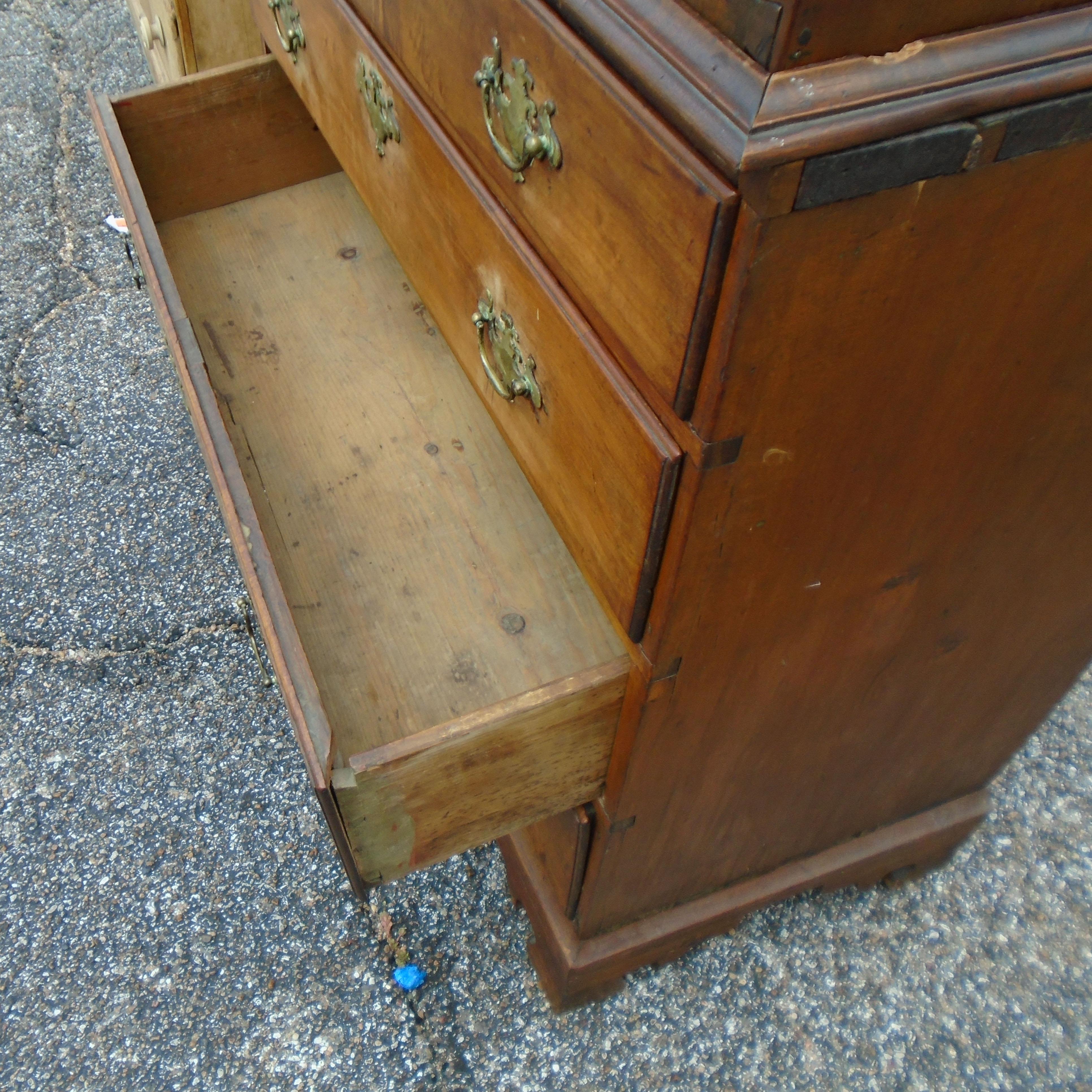 6.5 Late 19th Century English George III Graduated Chest of Drawers In Good Condition For Sale In Pasadena, TX