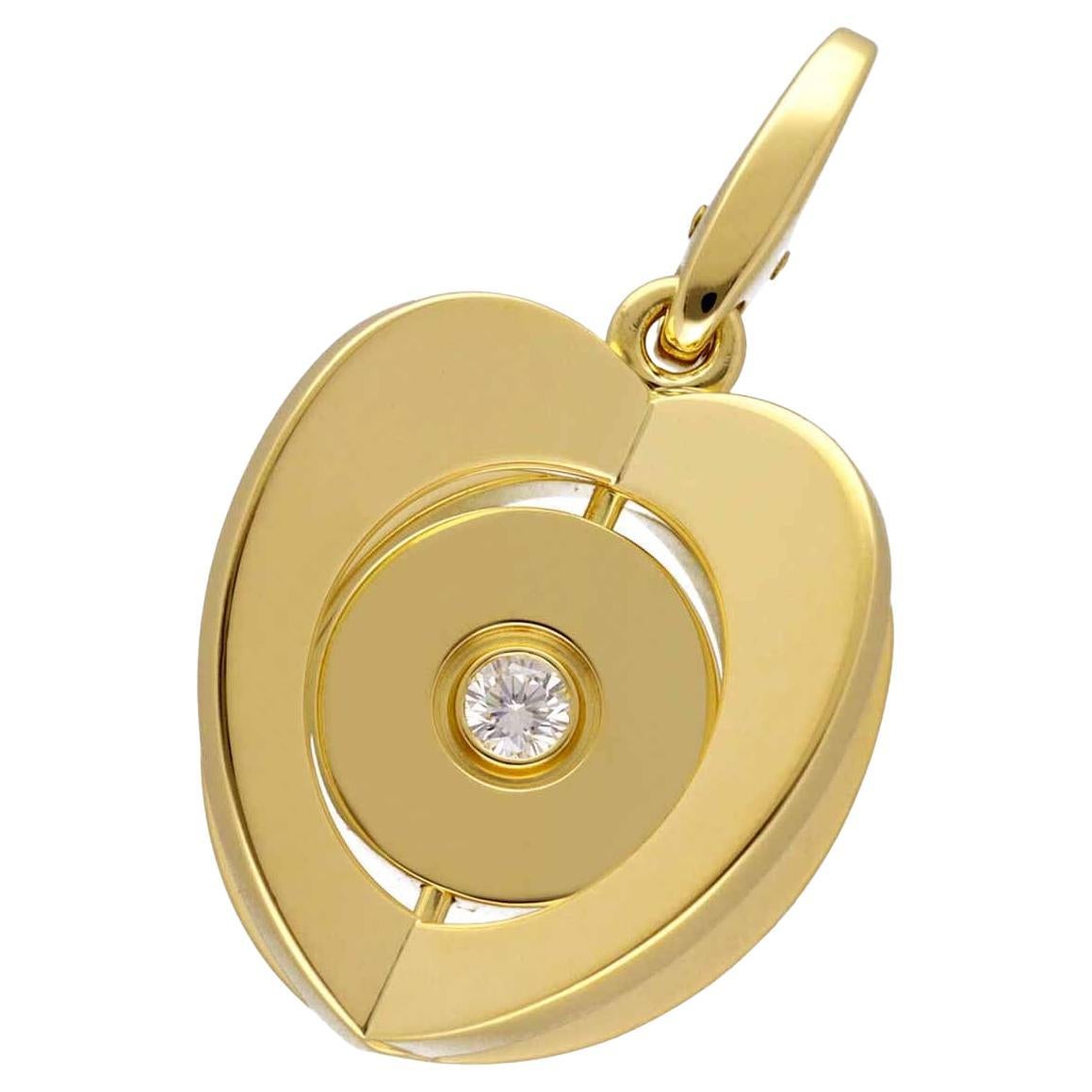 65 Limited Edition Cartier Diamond 18 Karat Yellow Gold New York Apple Charm For Sale