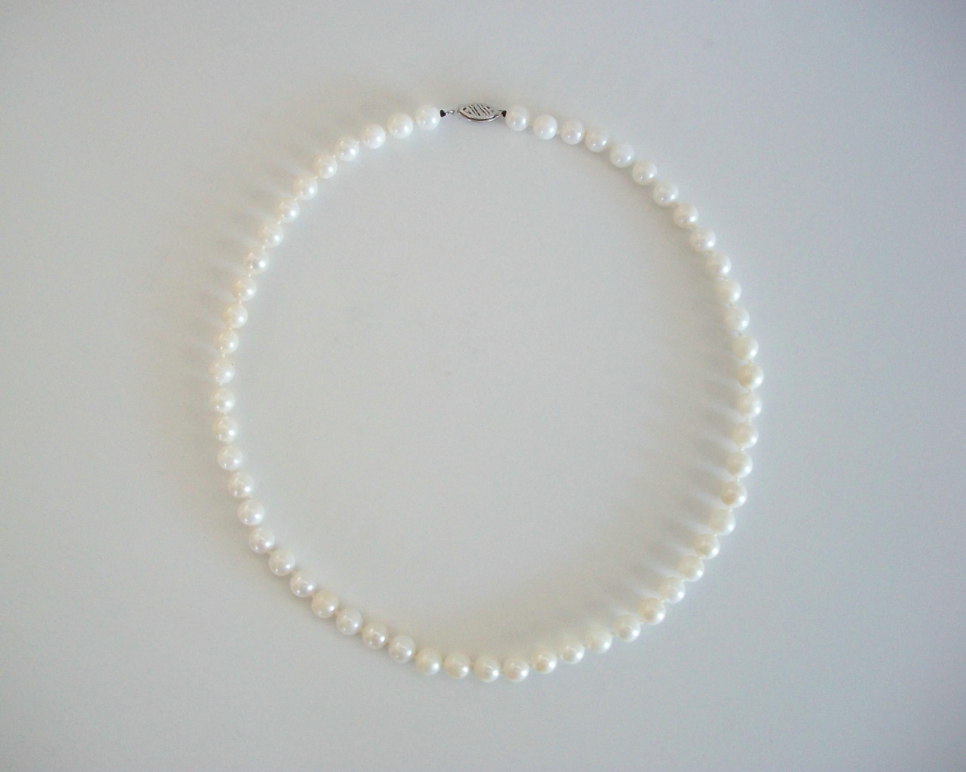 6,5 mm. Collana di perle coltivate bianche - Chiusura in oro bianco 14K - S.S. White - Circa 1980 in vendita 5