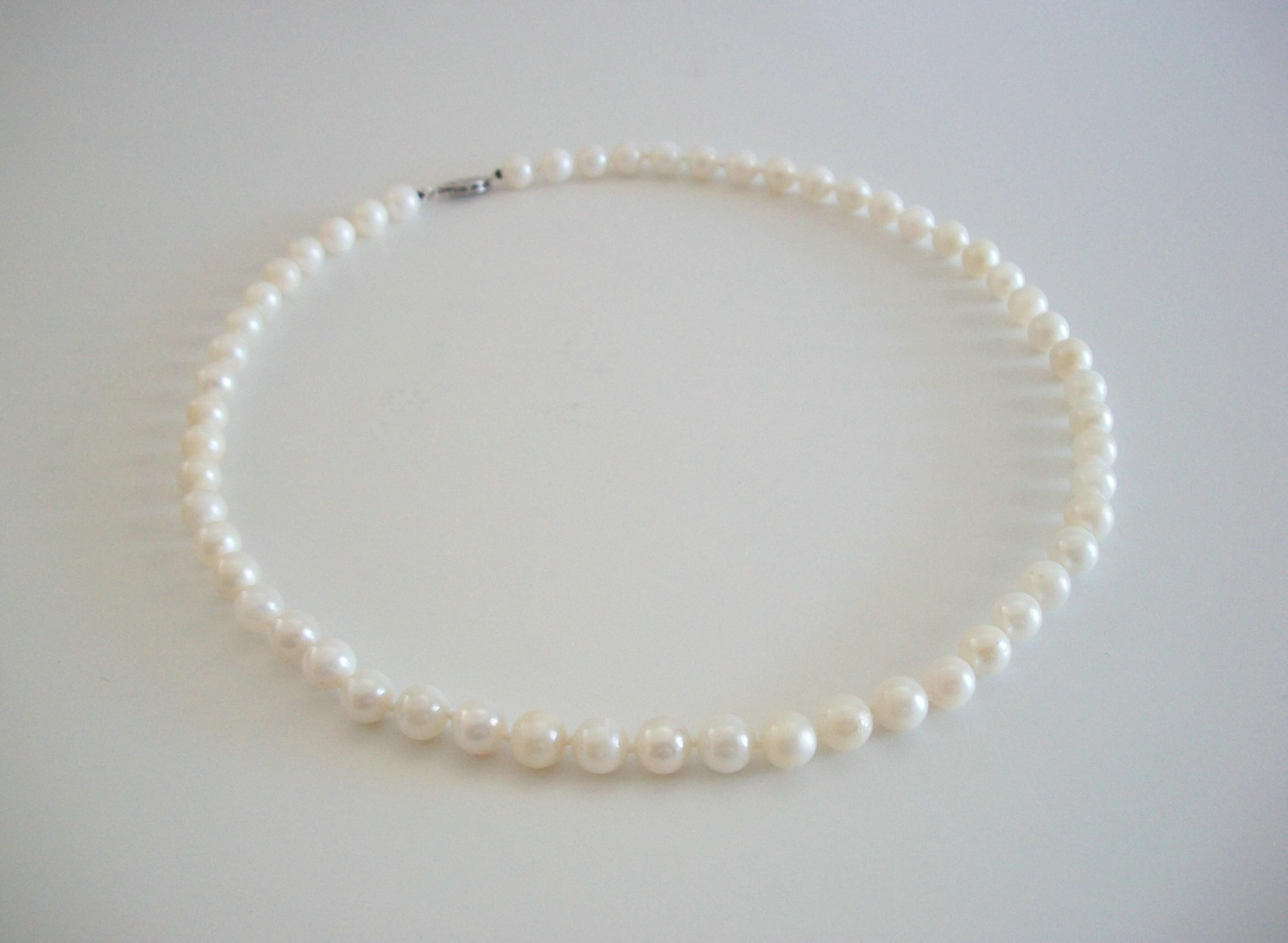6,5 mm. Collana di perle coltivate bianche - Chiusura in oro bianco 14K - S.S. White - Circa 1980 in vendita 7