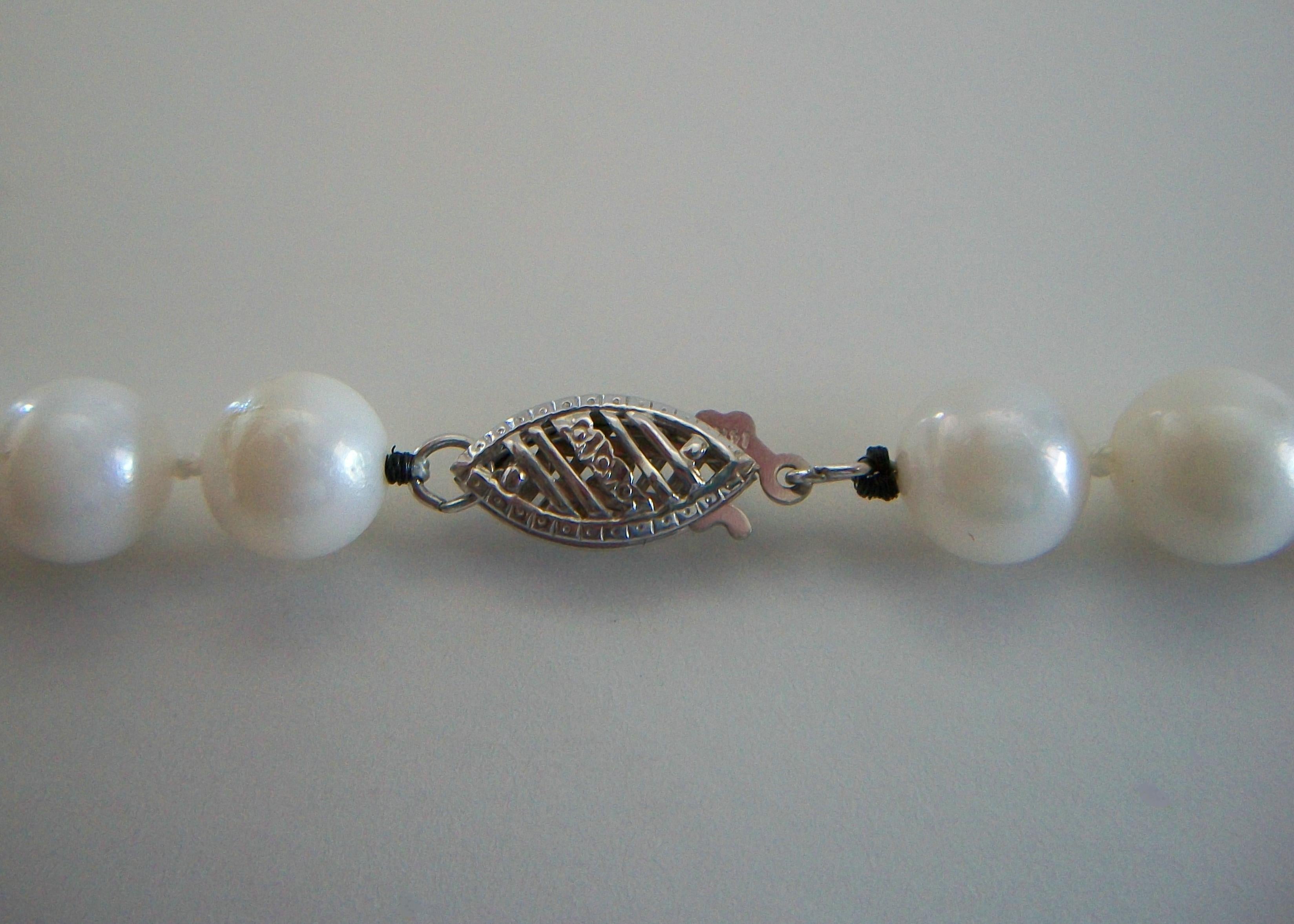 6,5 mm. Collana di perle coltivate bianche - Chiusura in oro bianco 14K - S.S. White - Circa 1980 in vendita 9