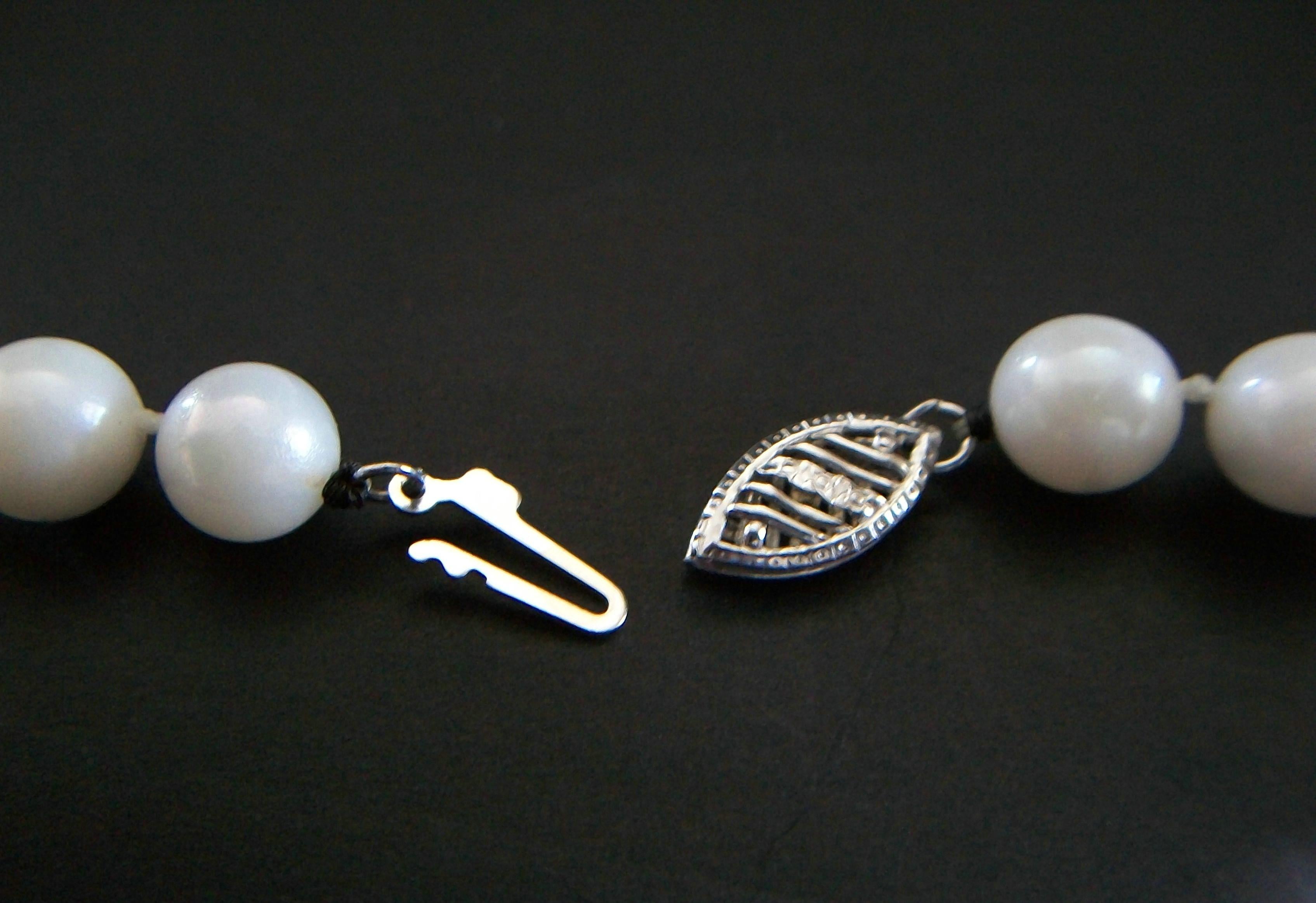 6,5 mm. Collana di perle coltivate bianche - Chiusura in oro bianco 14K - S.S. White - Circa 1980 in vendita 3