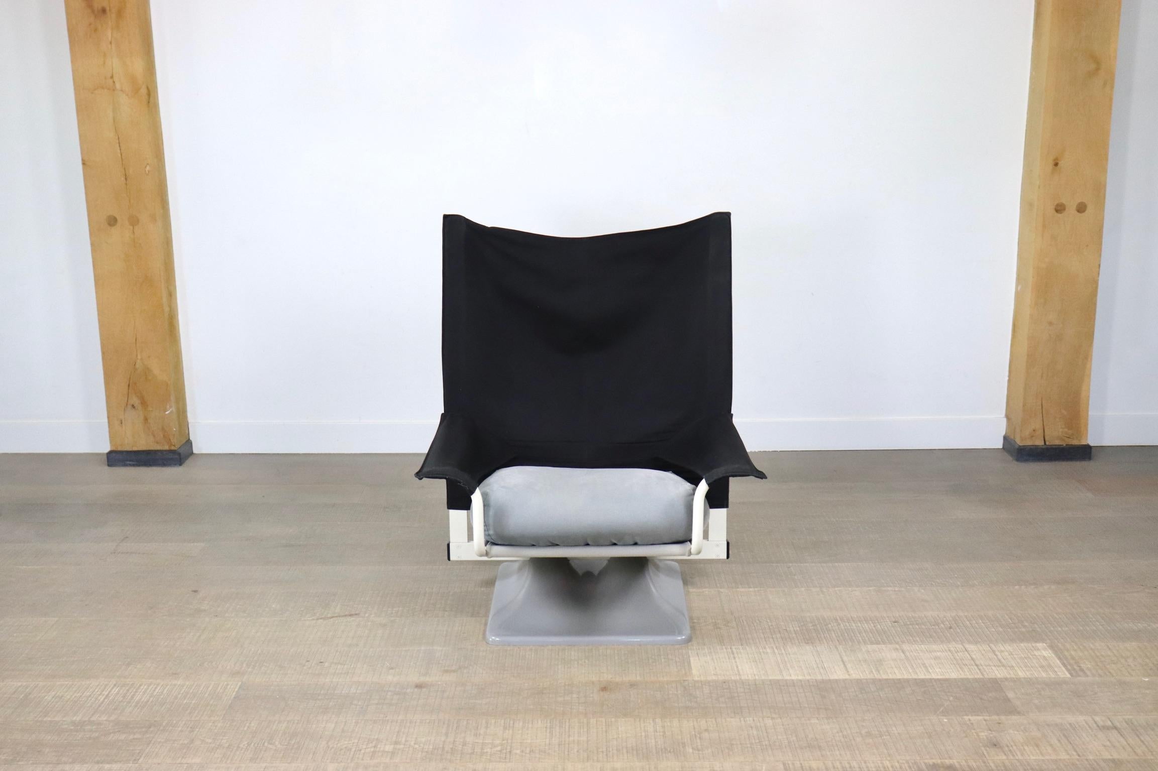 650 AEO Lounge Chair by Paolo Deganello for Cassina, 1980s In Good Condition In ABCOUDE, UT