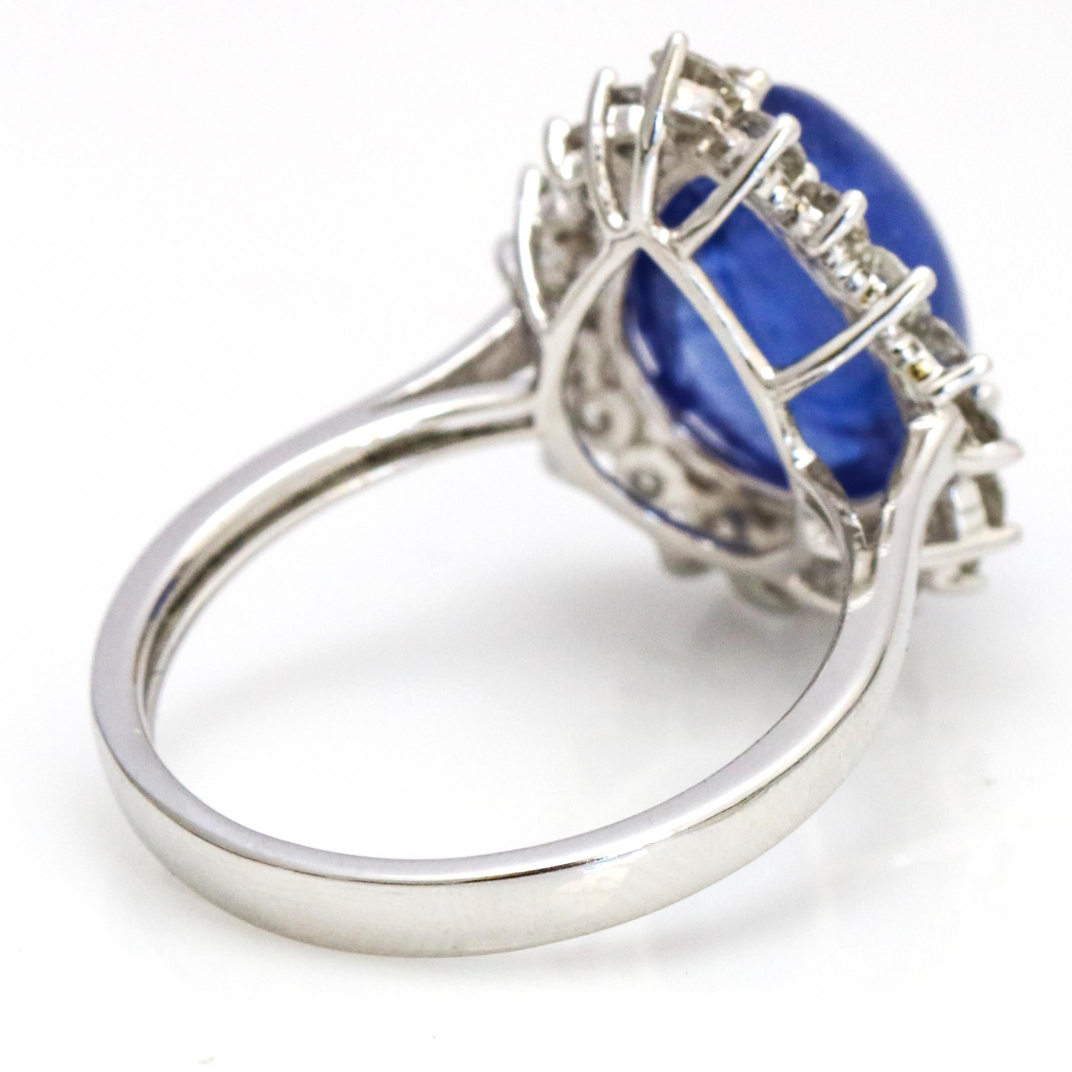 6.50 Carat 14 Karat White Gold Pear Cabochon Tanzanite Diamond Ring In Good Condition For Sale In Fort Lauderdale, FL