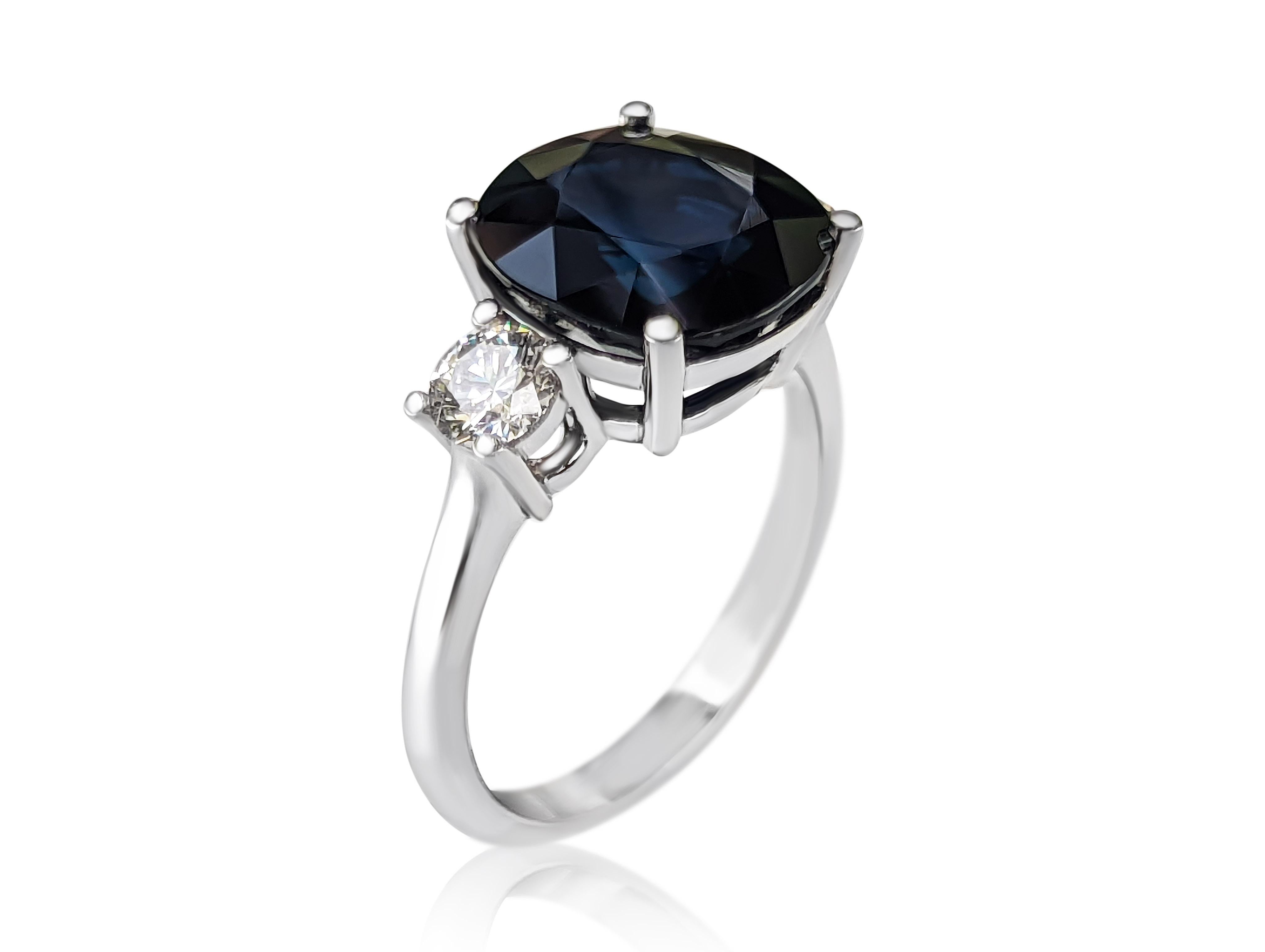 6,50 Karat blauer Saphir und 0,62 Karat Diamanten, 18 Kt. Weißgold-Ring (Art déco)