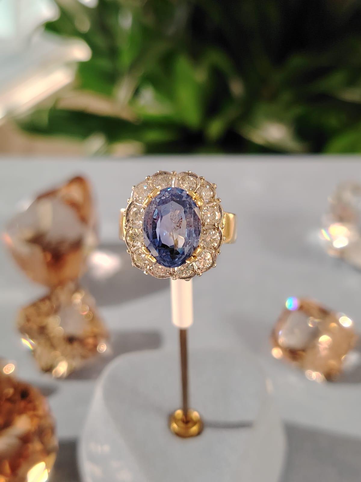 Anello con zaffiro blu da 6,50 carati e diamante da 1,10 carati in oro giallo e bianco 18 carati In condizioni Nuovo in vendita a Warszawa, PL