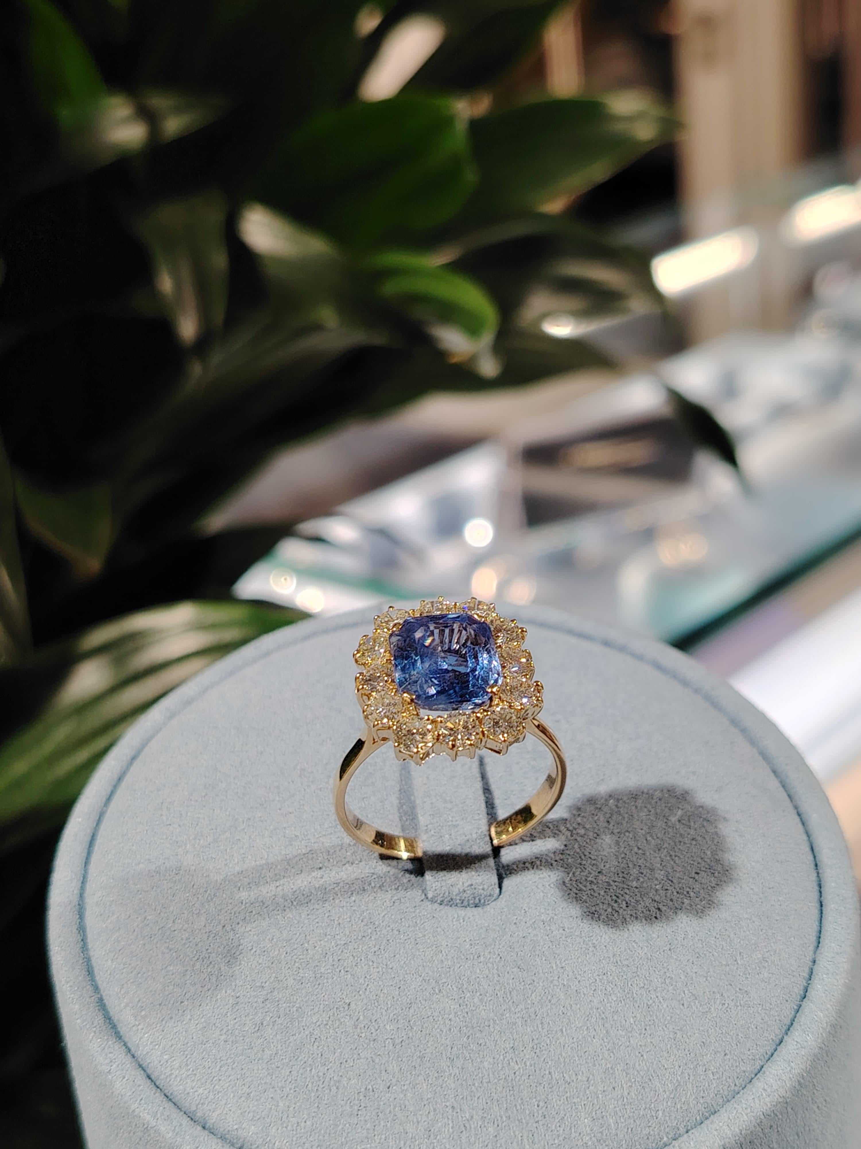 Anello con zaffiro blu da 6,50 carati e diamante da 1,10 carati in oro giallo e bianco 18 carati in vendita 2