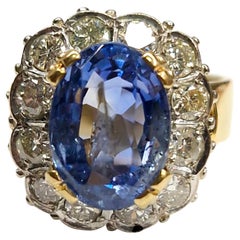 Bague en or jaune et blanc 18 carats, saphir bleu 6,50 carats et diamant 1,10 carats