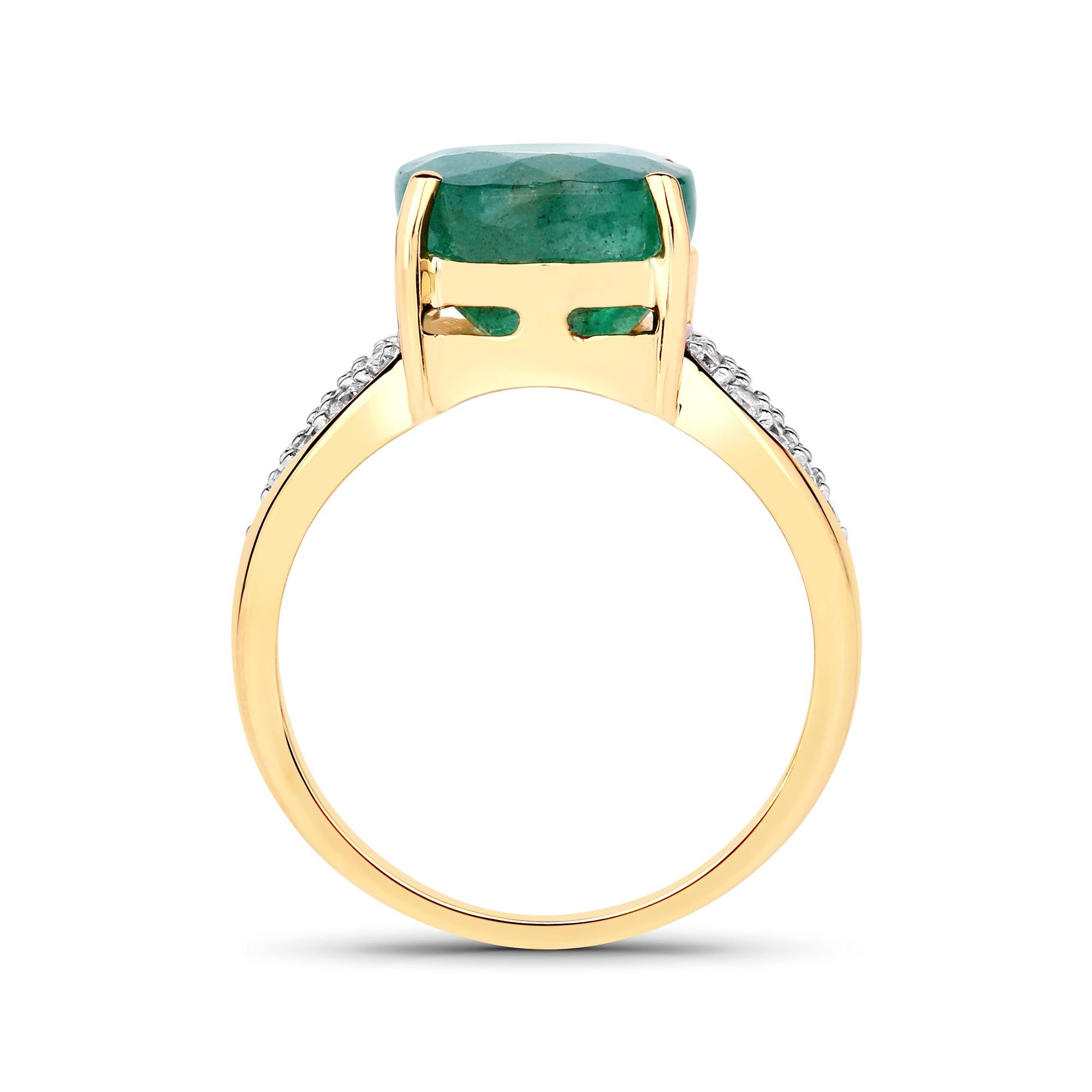 Contemporary 6.50 Carat Brazilian Emerald and Diamond 14 Karat Yellow Gold Cocktail Ring