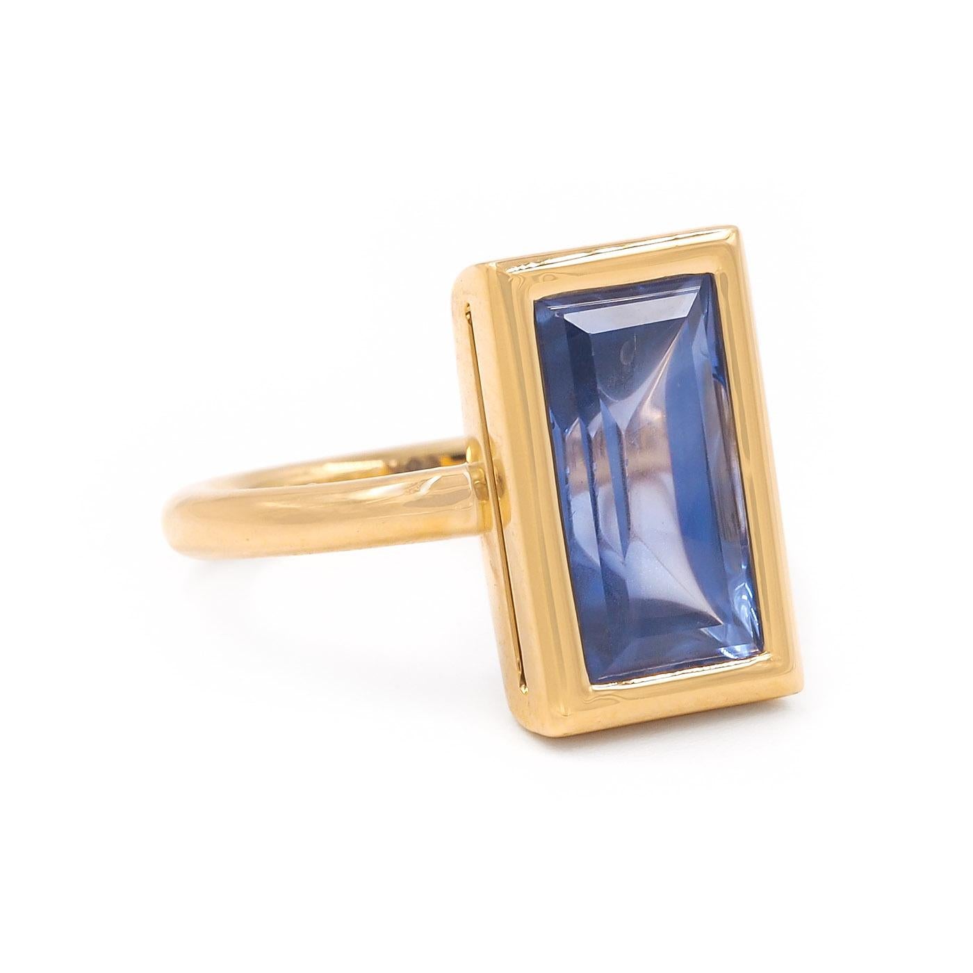 American made 6.50 Carat Ceylon Unheated Blue Sapphire Ring from Bespoke by Platt, composed of 18k yellow gold. The vintage 6.50 carat blue sapphire is AGL certified to have Ceylon (Sri Lanka) Origin, with No Heat Treatment. The rectangular setting