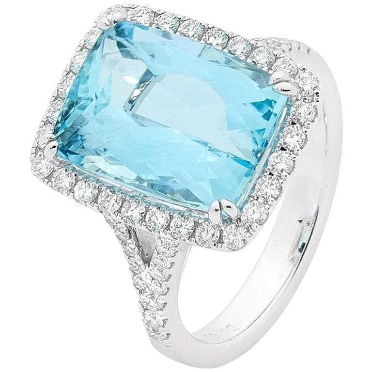 6.50 Carat Cushion Cut Aquamarine 18 Carat White Gold Diamond Halo Ring For Sale