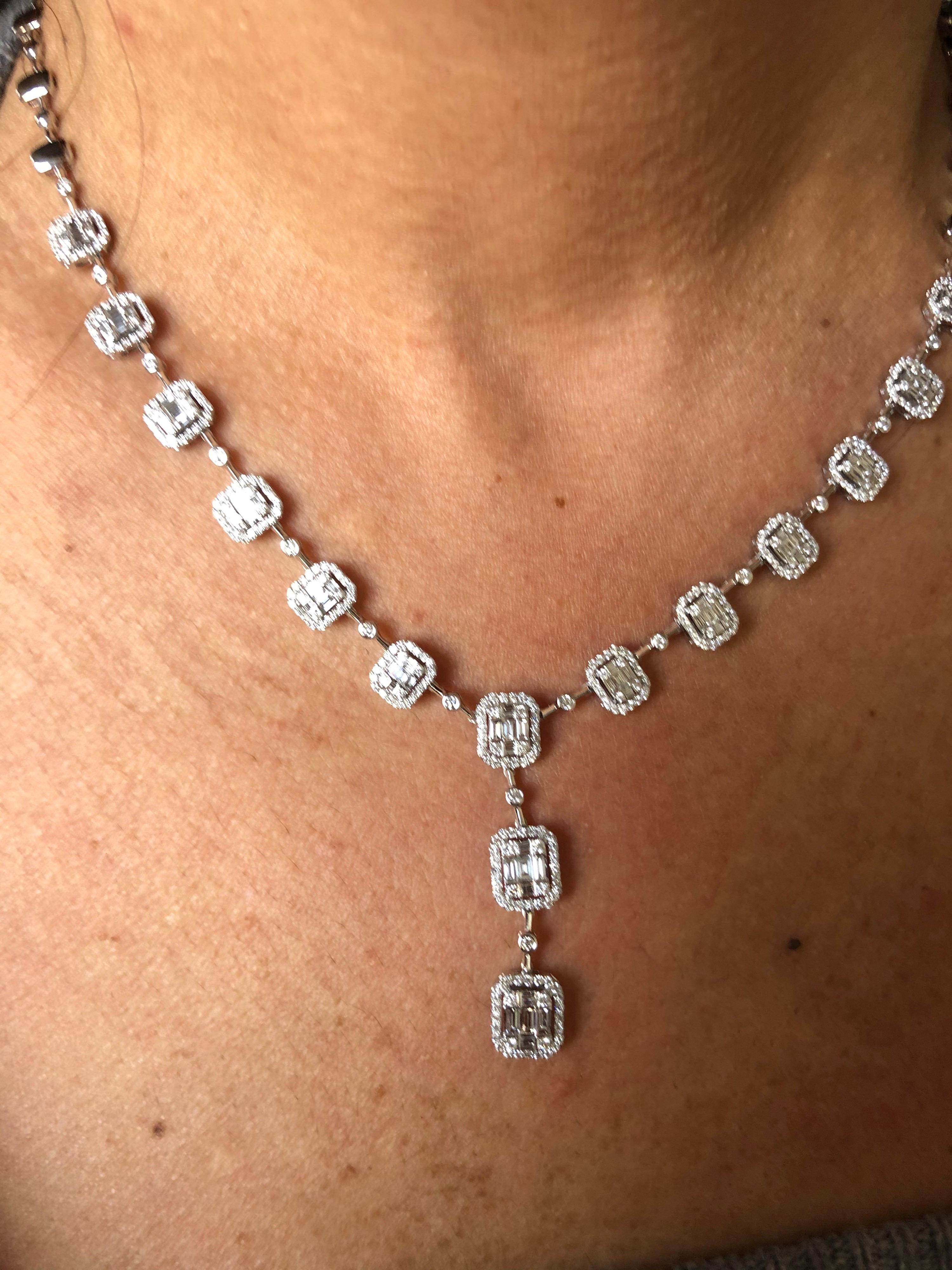 6,50 Karat Diamant Smaragdschliff Halskette 18 Karat Weiß (Moderne) im Angebot