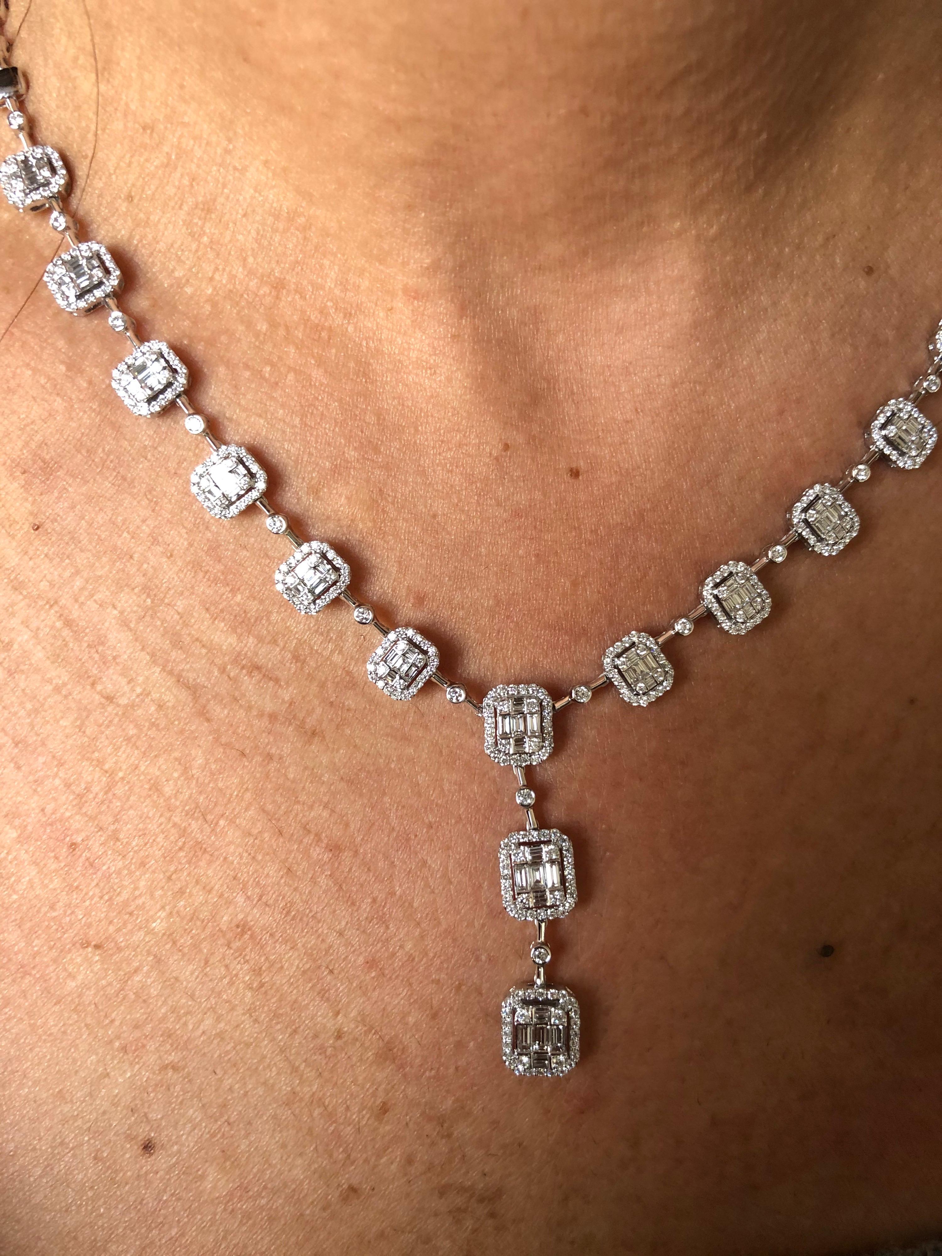 6,50 Karat Diamant Smaragdschliff Halskette 18 Karat Weiß Damen im Angebot