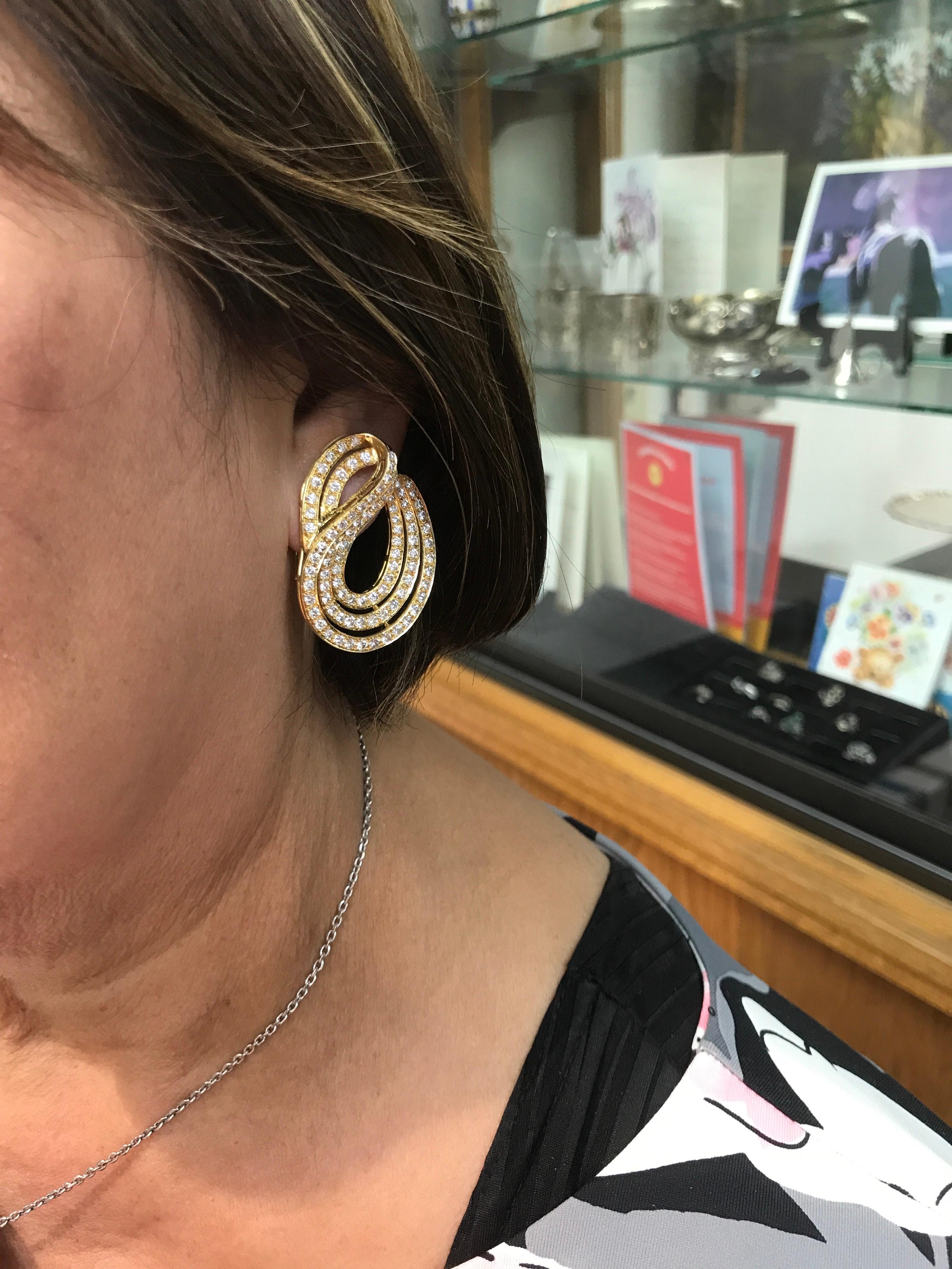 6.50 Carat Diamond Yellow Gold Swirl Earrings In Good Condition In Los Angeles, CA