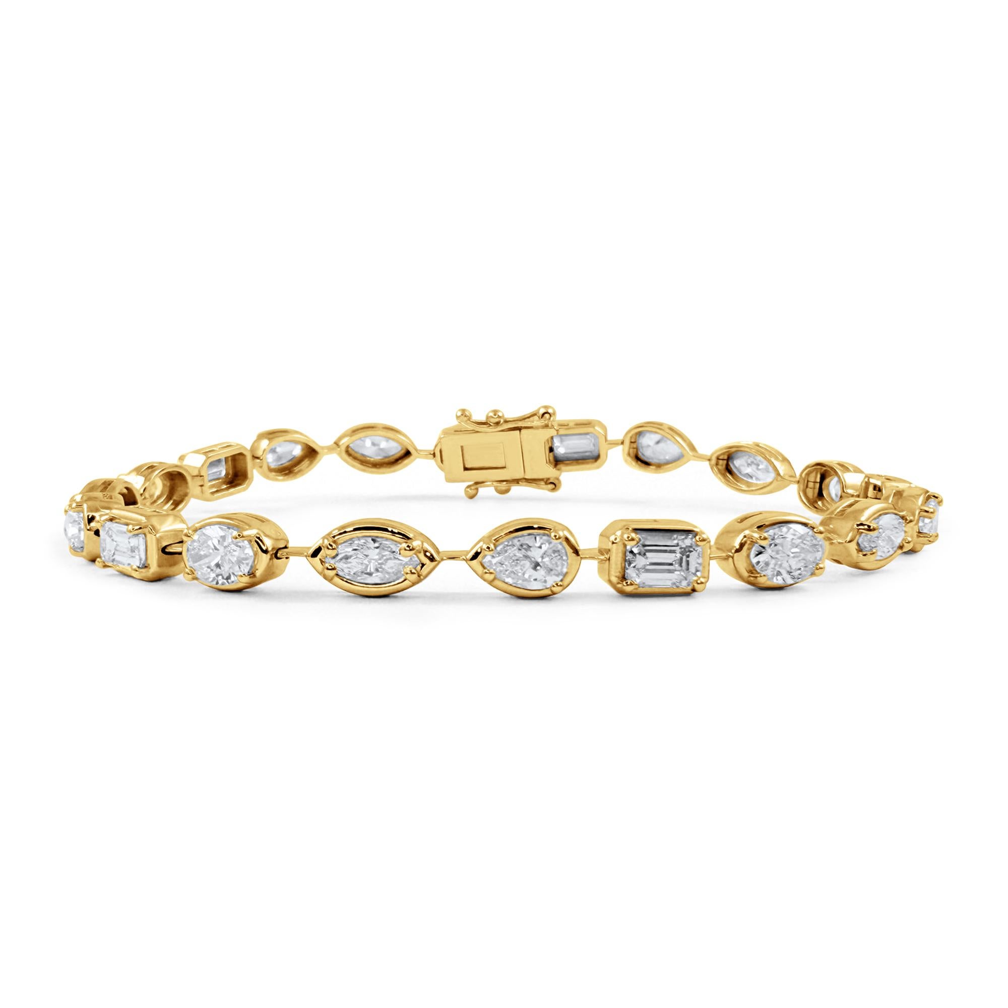 Una rivisitazione contemporanea del classico braccialetto da tennis, questo design a forma mista da 6,5 carati presenta un'elegante miscela di diamanti taglio smeraldo, ovale, pera, marquise e tondo brillante, ciascuno incastonato in un elegante
