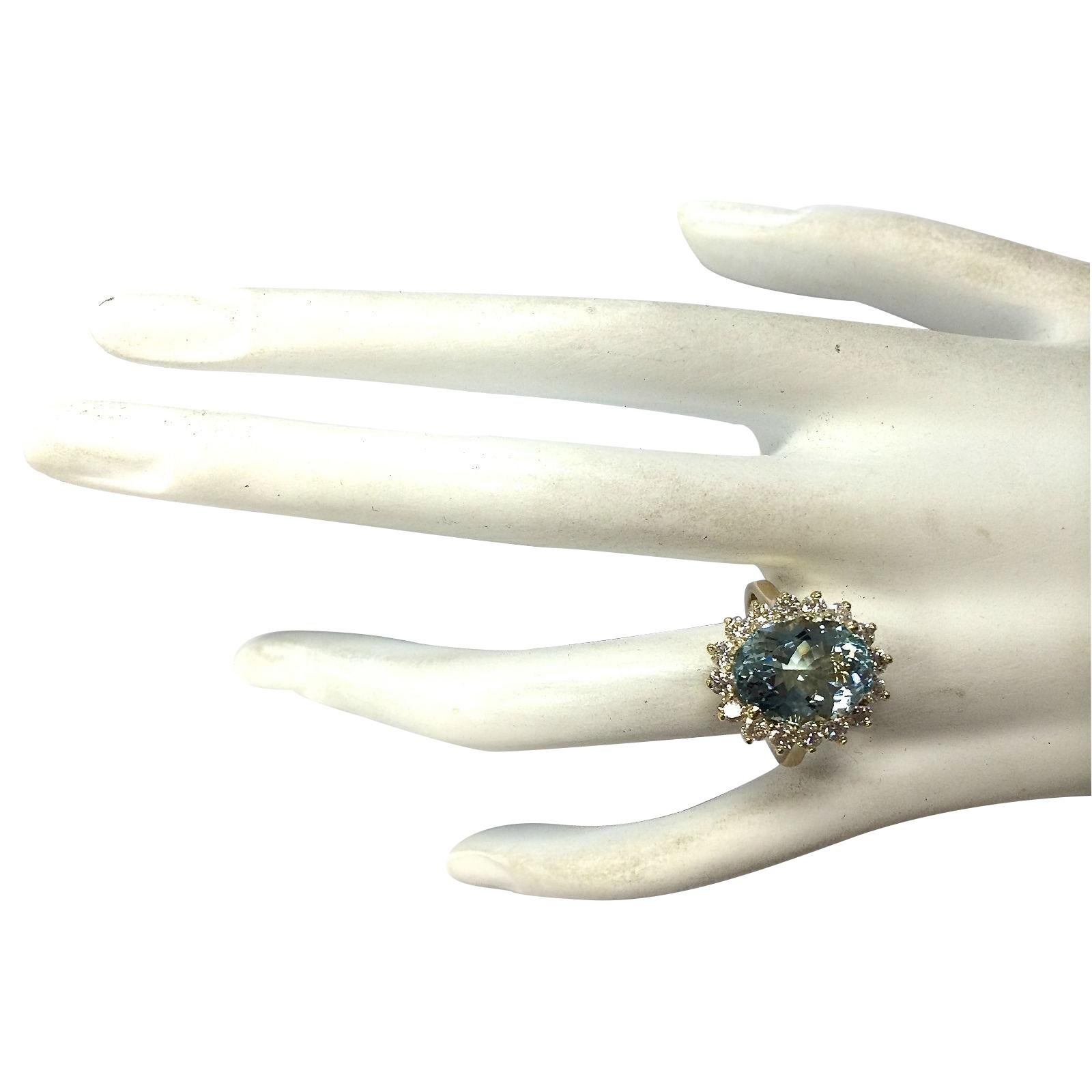 Natural Aquamarine 14 Karat Yellow Gold Diamond Ring In New Condition For Sale In Los Angeles, CA