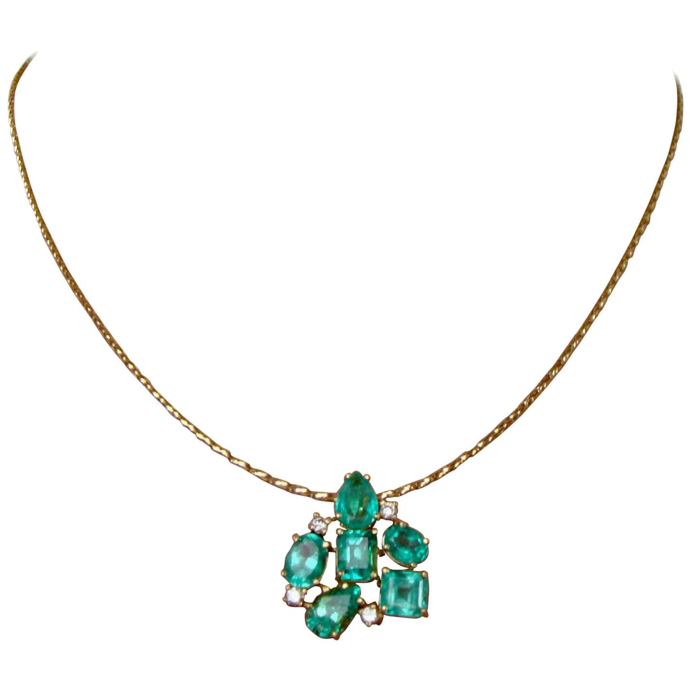 12.34 Carats Colombian Emerald Diamond Cocktail Pendant Necklace 18 Karat For Sale 1