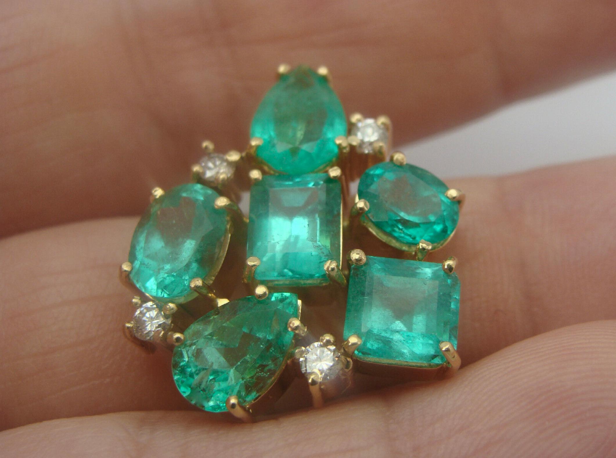 12.34 Carats Colombian Emerald Diamond Cocktail Pendant Necklace 18 Karat For Sale 4