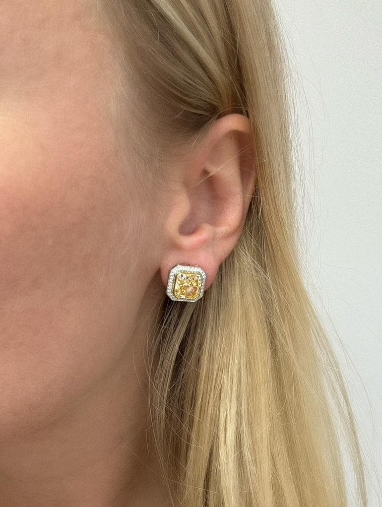 Boucles d'oreilles en diamant jaune de 6,50 carats à taille rayonnante Pour femmes en vente