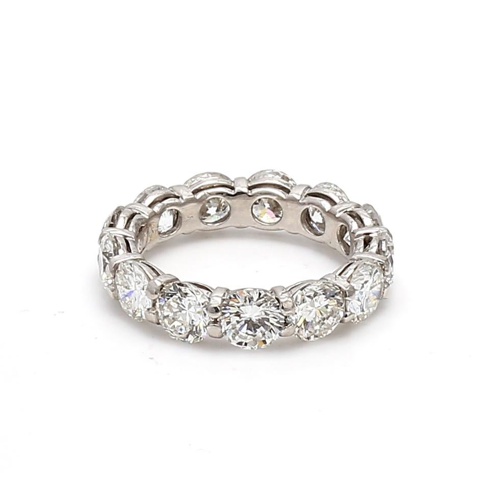 Anello a fascia per l'eternità in platino con diamante tondo Brilliante G VS2 da 6,50 carati in vendita 1
