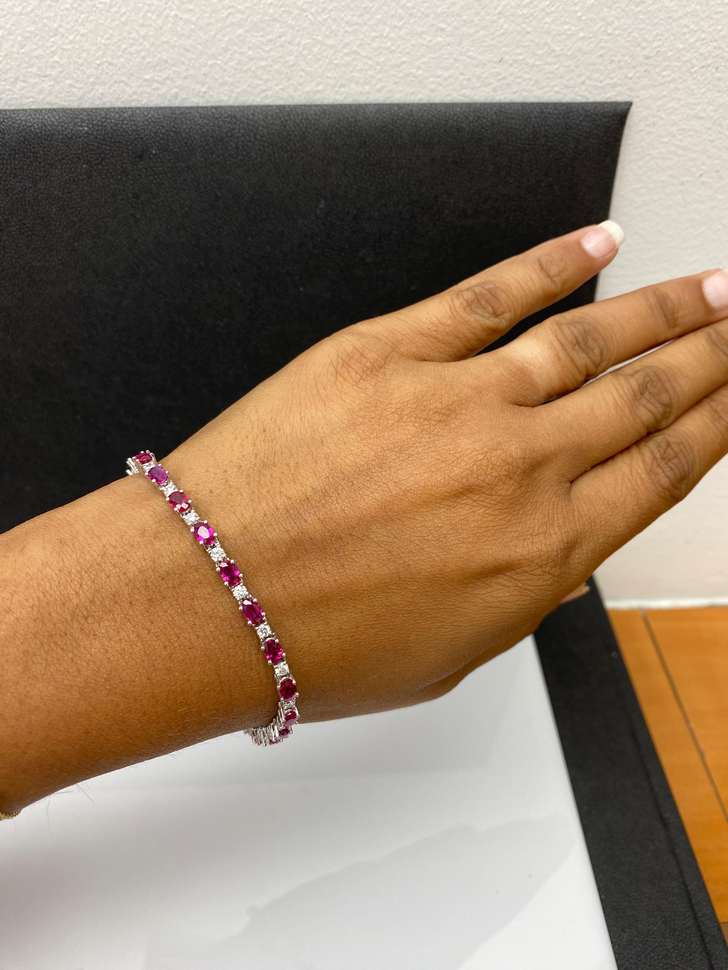 6,50 Karat Rubin und Diamant-Tennisarmband aus 14K Weißgold im Zustand „Neu“ im Angebot in NEW YORK, NY