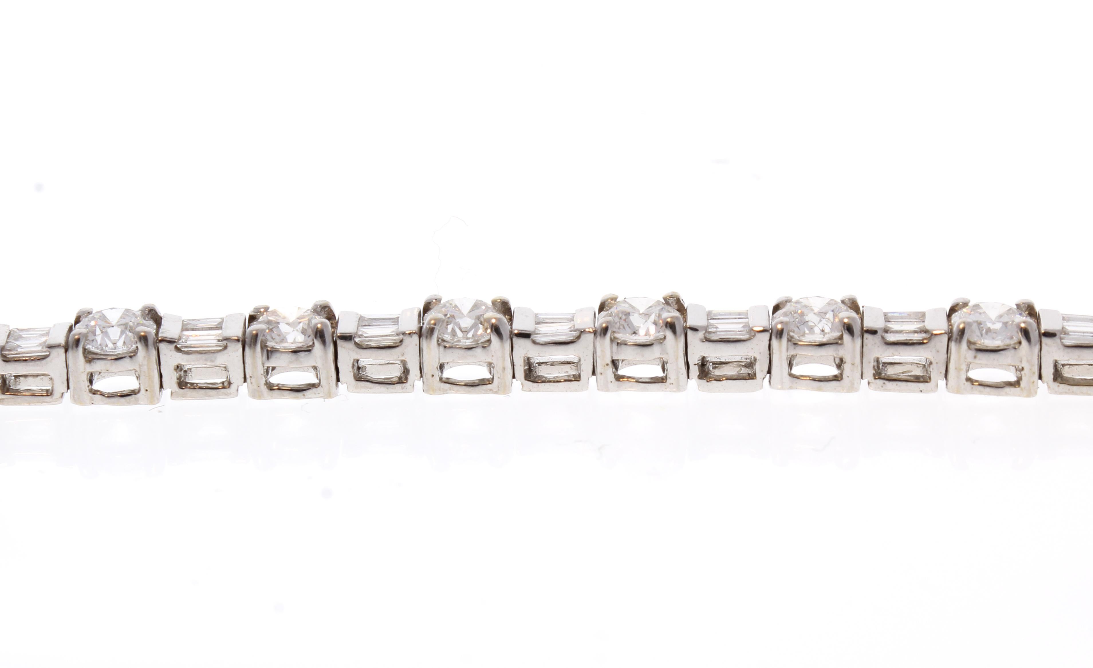 Contemporary 6.50 Carat Total Round and Baguette Diamond White Gold Bracelet For Sale