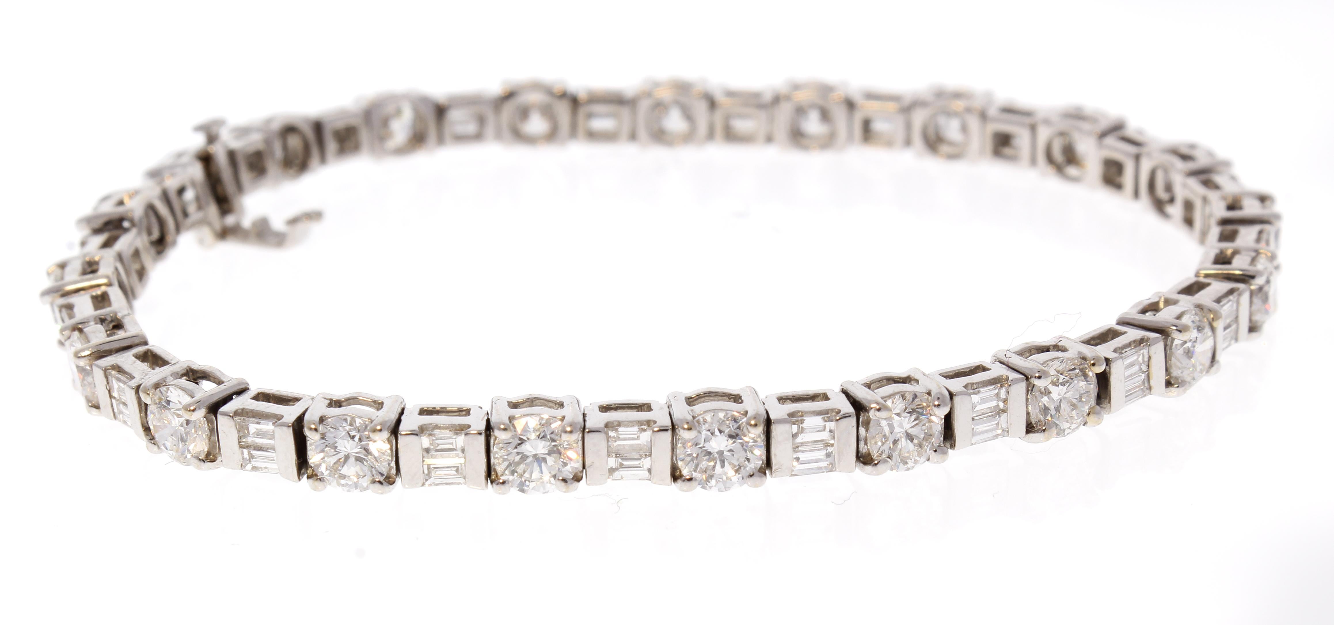 6.50 Carat Total Round and Baguette Diamond White Gold Bracelet In New Condition For Sale In Chicago, IL