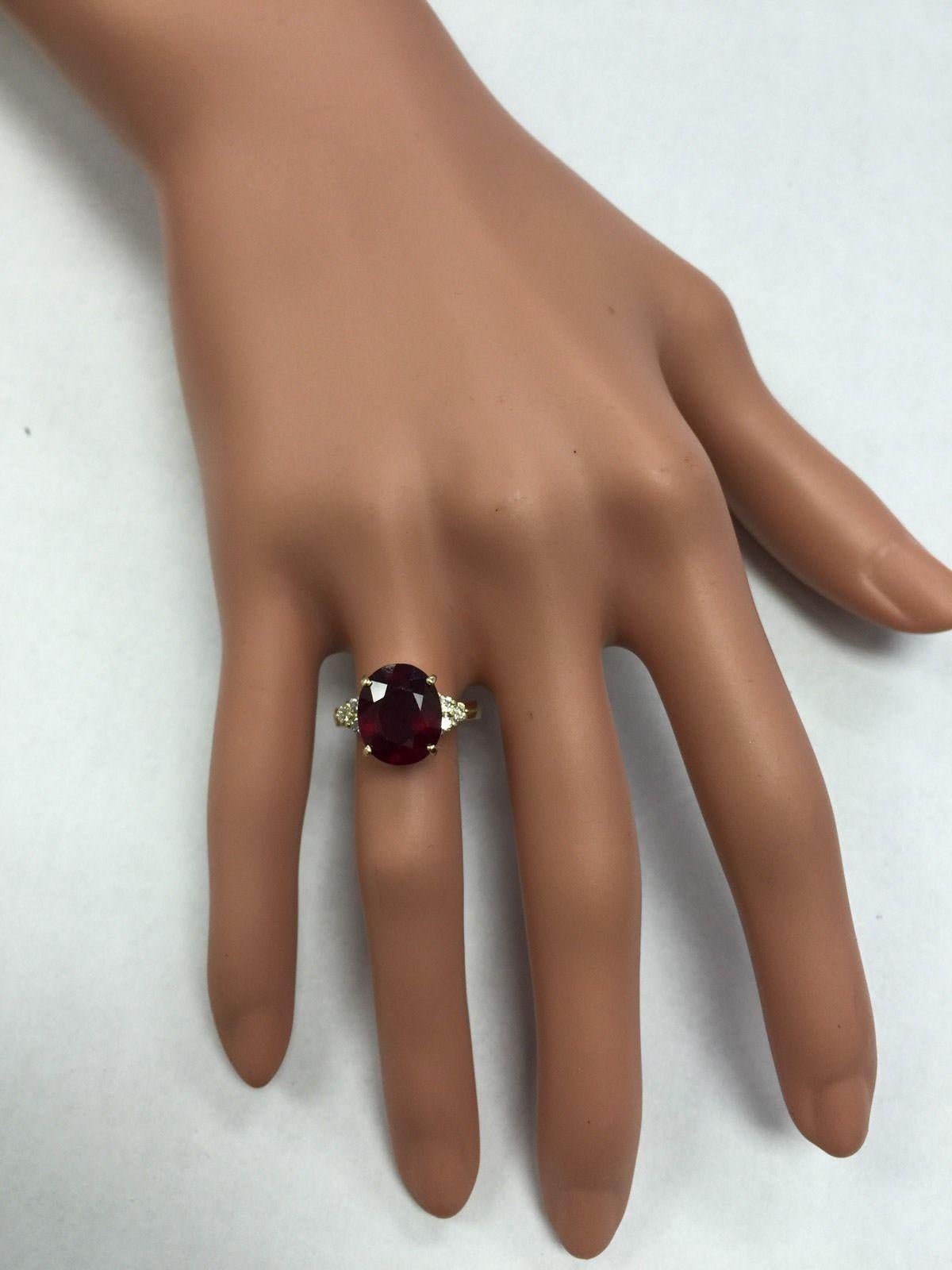 6,50 Karat beeindruckender Ring mit rotem Rubin und Diamant aus 14 Karat Gelbgold Damen im Angebot