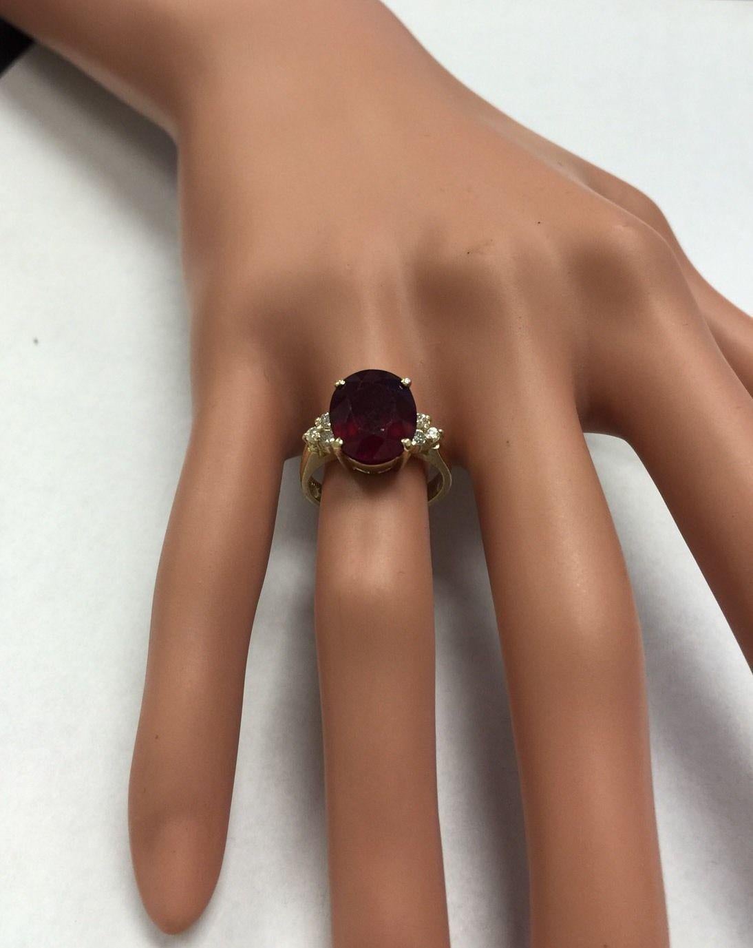 6,50 Karat beeindruckender Ring mit rotem Rubin und Diamant aus 14 Karat Gelbgold im Angebot 1