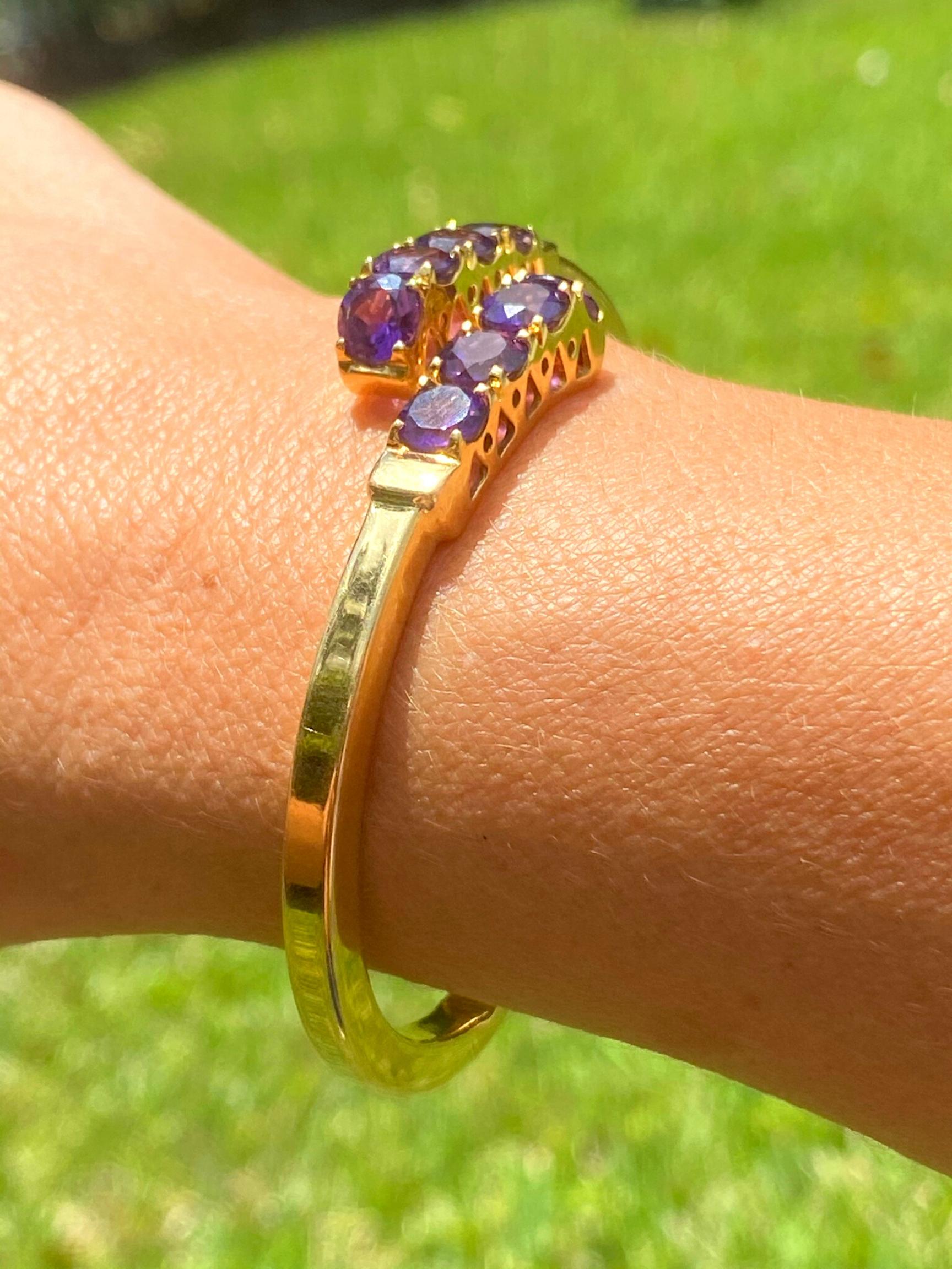 Women's or Men's 6.50 Carats Round-Brilliant Cut Purple Amethyst and 18k Yellow Gold Bangle For Sale